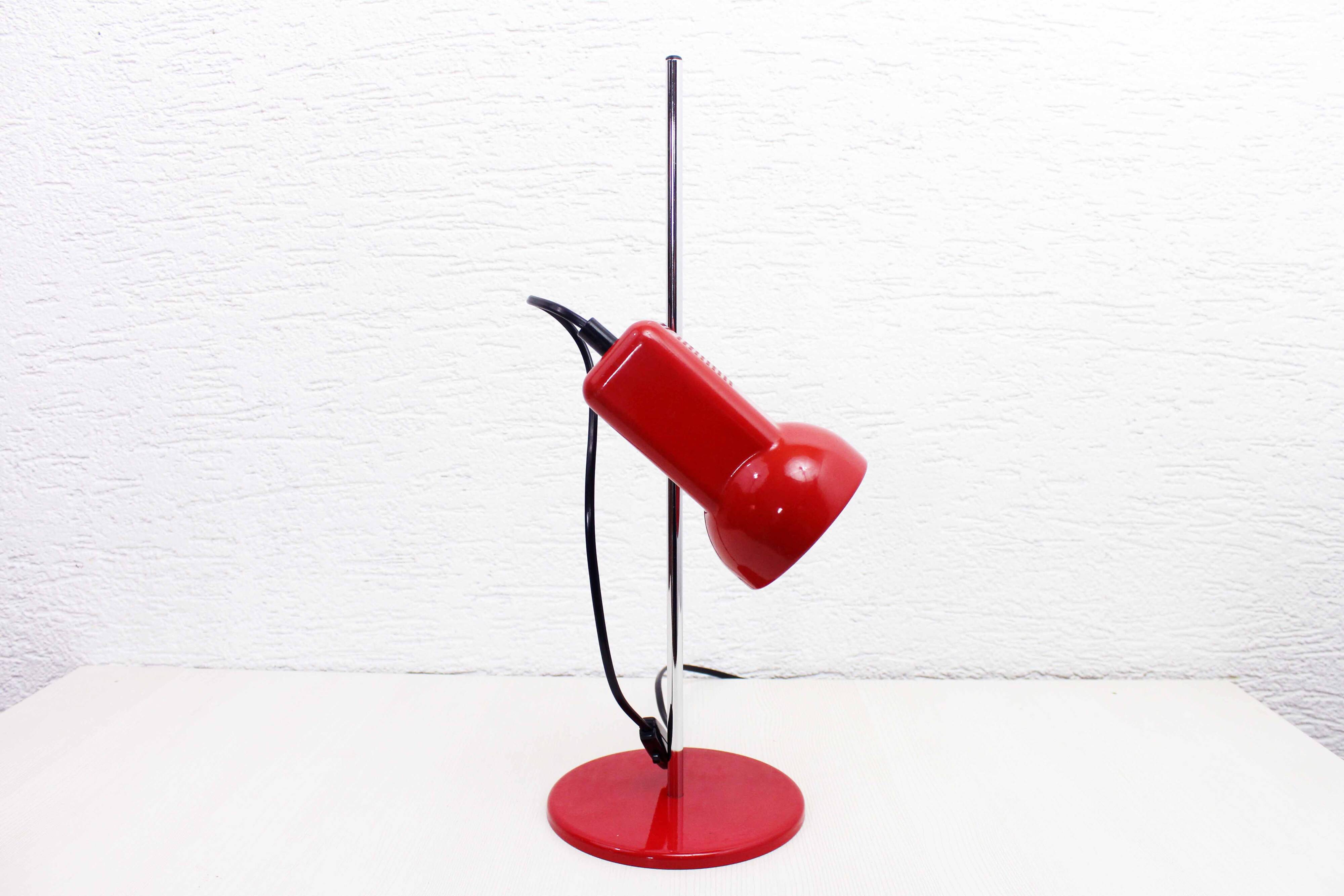 Lampe de bureau en métal rouge