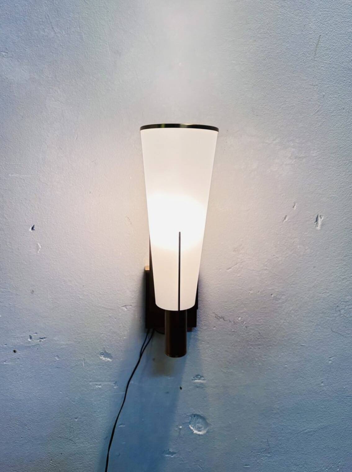 Applique en laiton et opaline, 1950