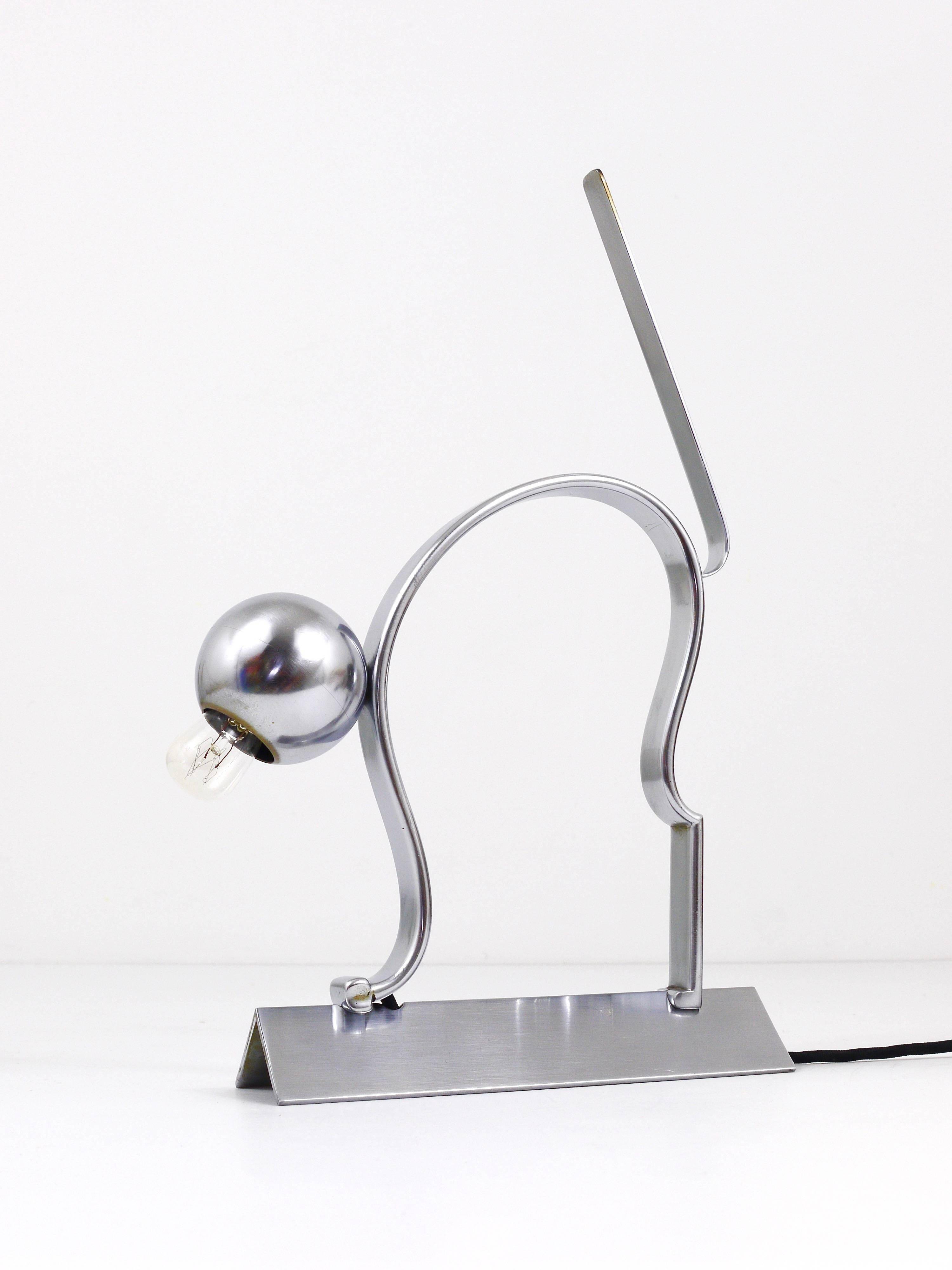 Table lamp sculpture of a cat in the Hagenauer style from the 1930s Art Deco.