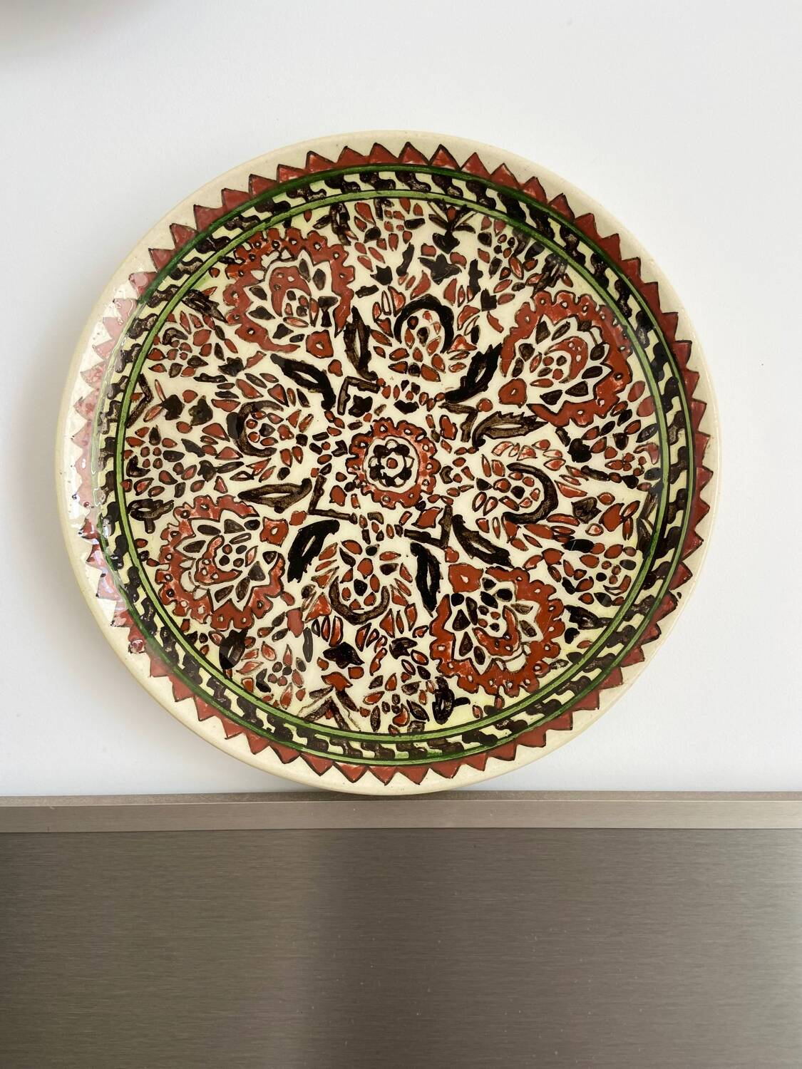 Assiette décorative en céramique