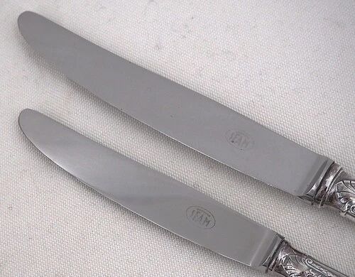 Sfam Sans Gêne, Empire, 24 knives: 12 table knives + 12 dessert, cheese knives.