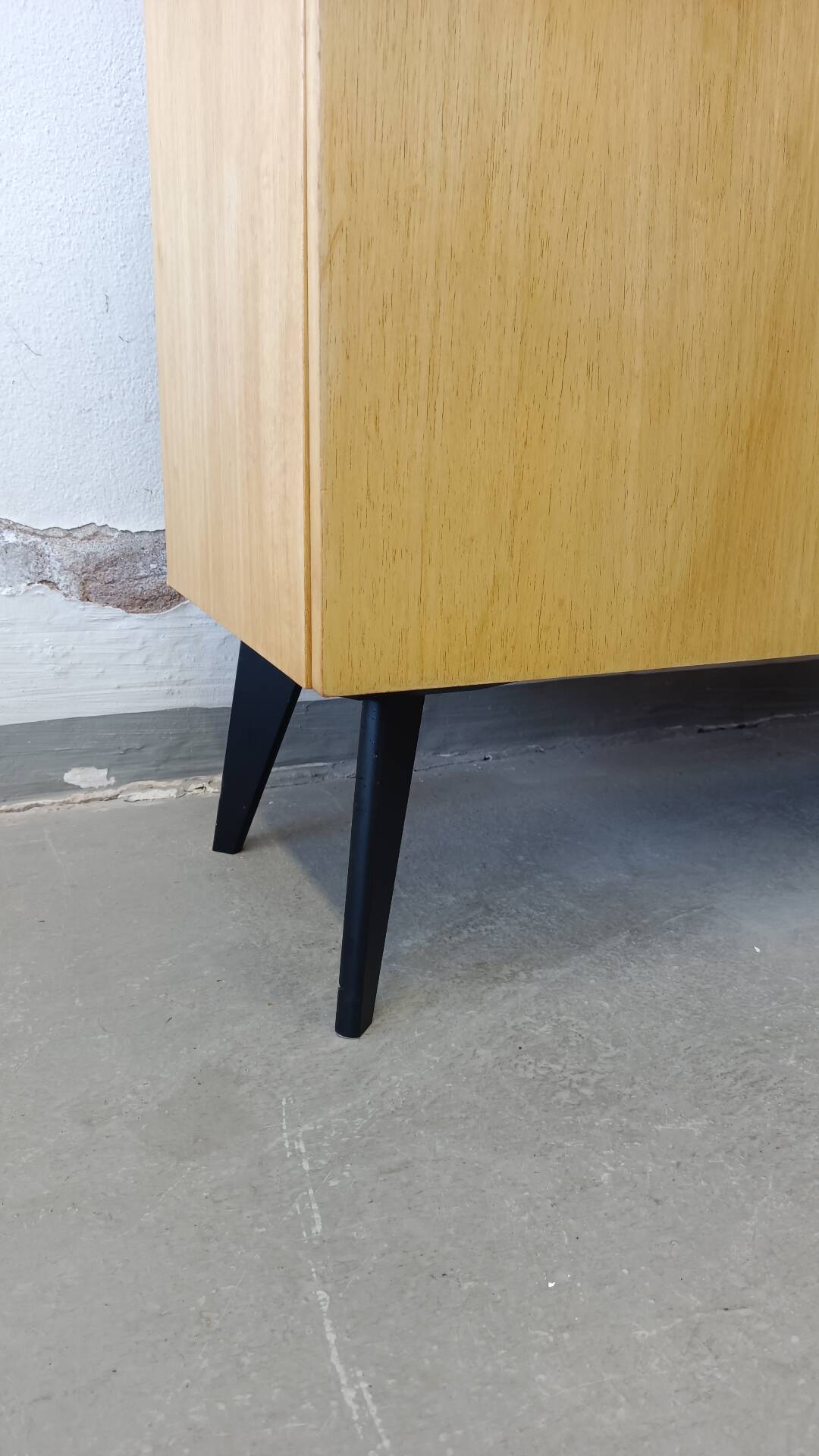 Clear buffet with 2 doors