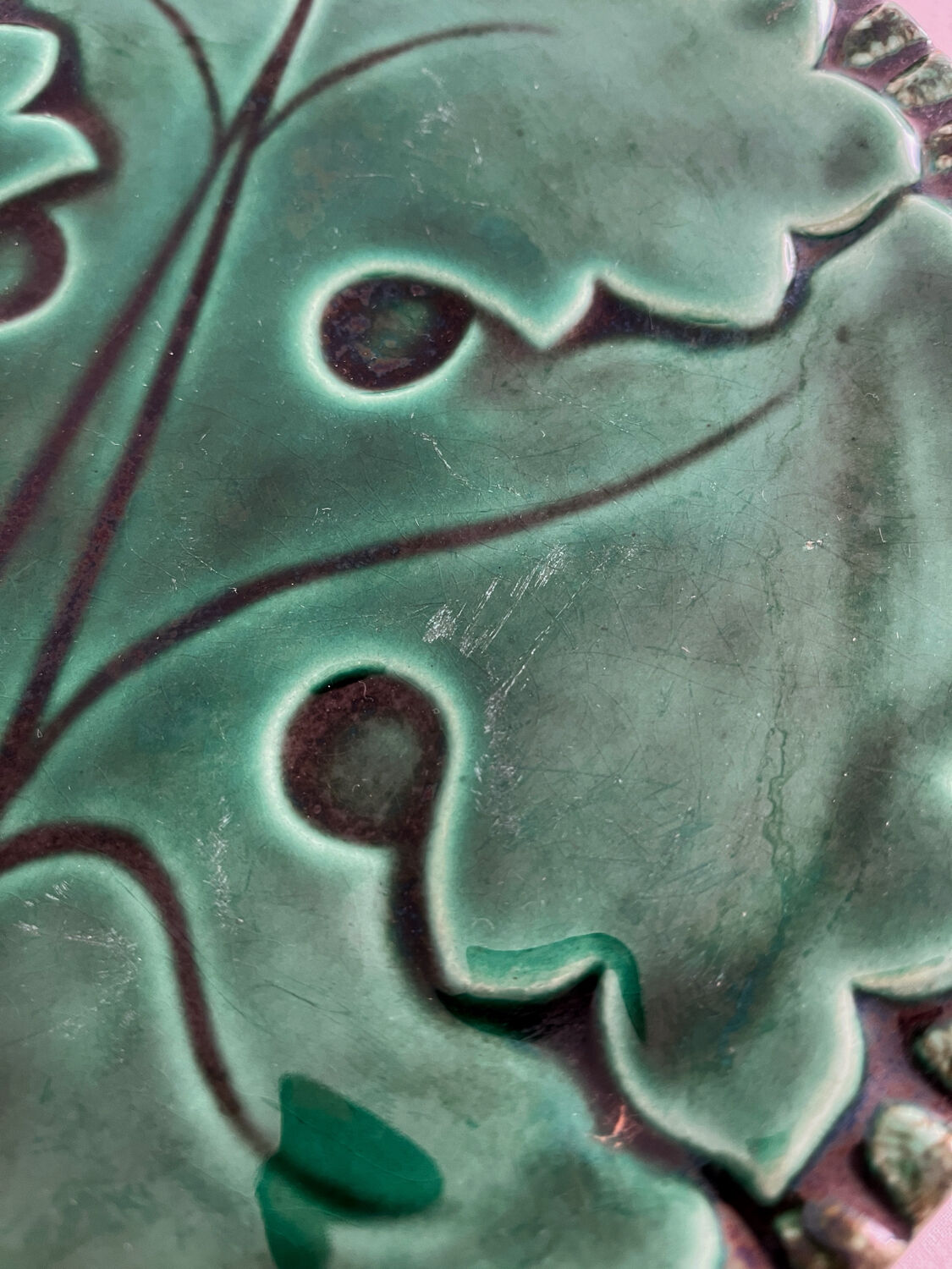 Round plate, green acanthus leaf barbotine, vintage.