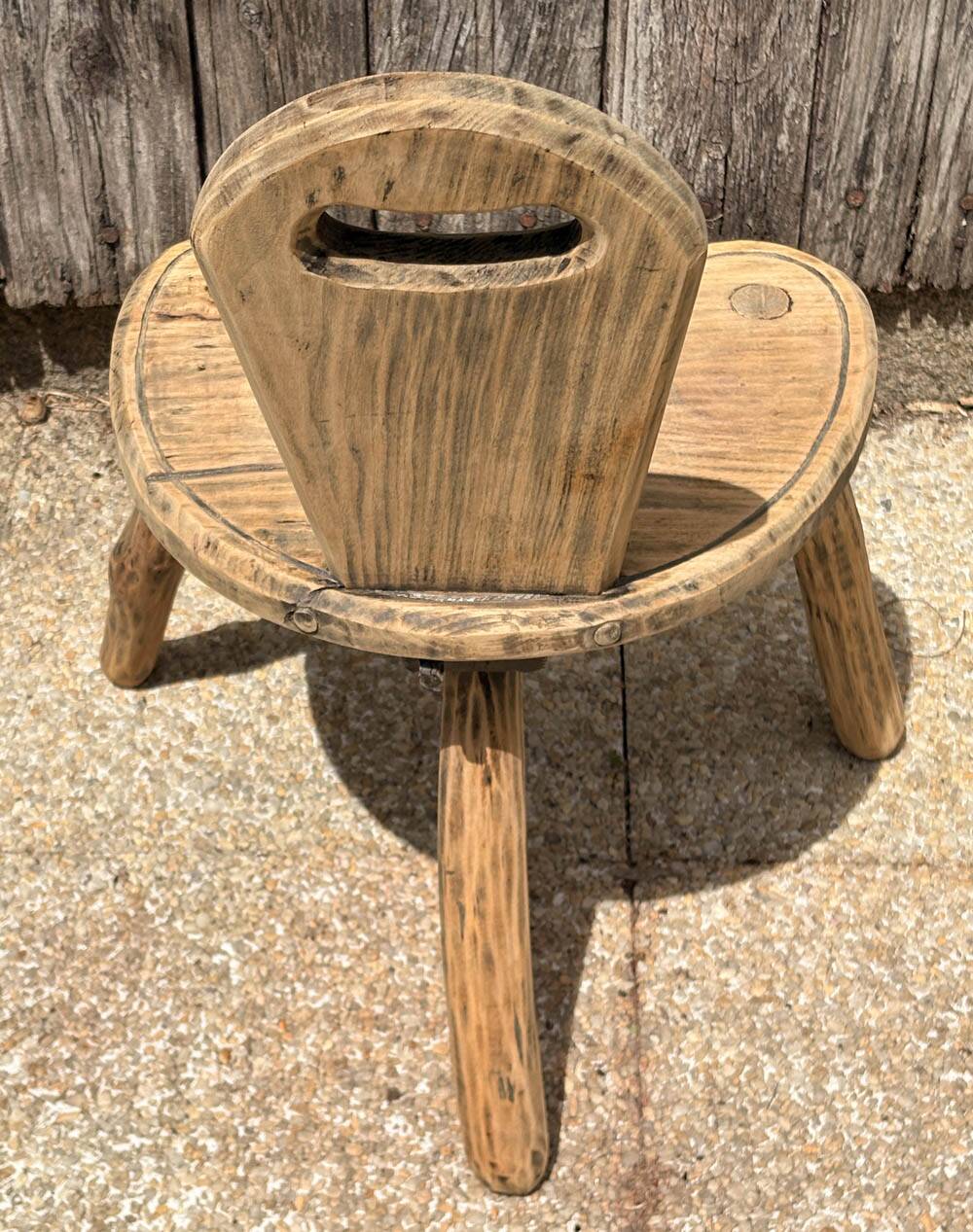 Chaise d’enfant rustique artisanale, tree trunk, esprit wabi-sabi
