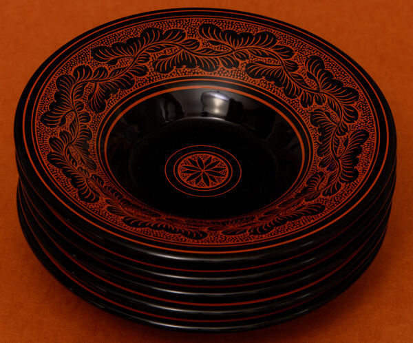 Coffret de 5 coupelles japonaises artisanales en bois laqué