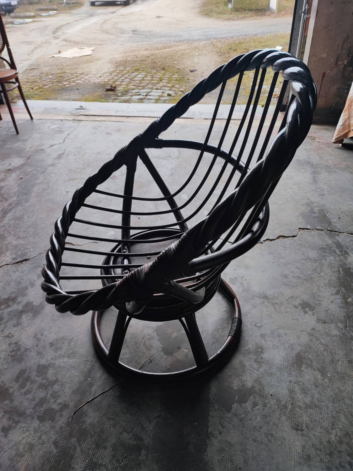 Swivel rattan love seat