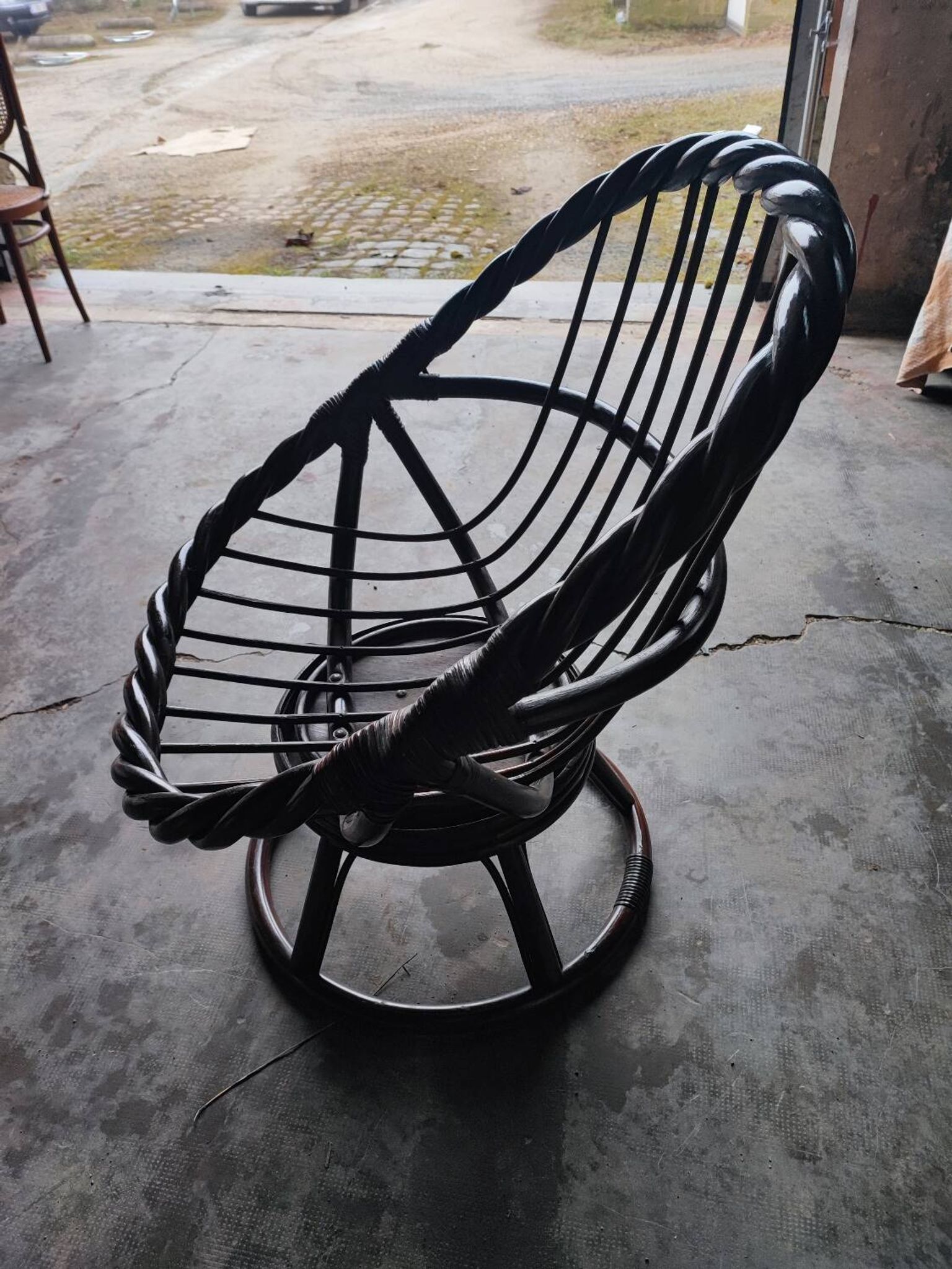 Swivel rattan love seat