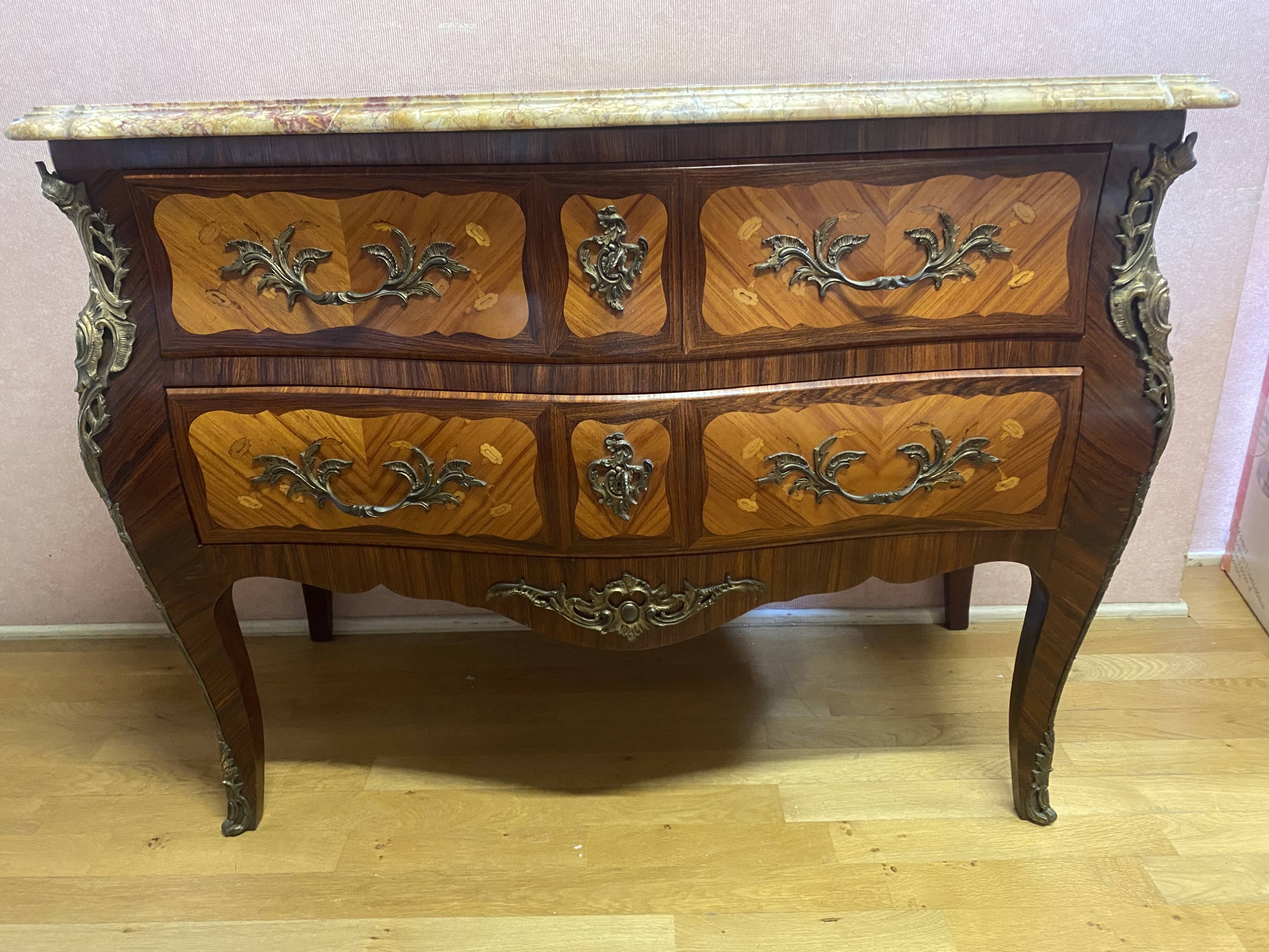 Louis XV style commode, in rosewood marquetry.