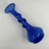 Vase en verre bleu