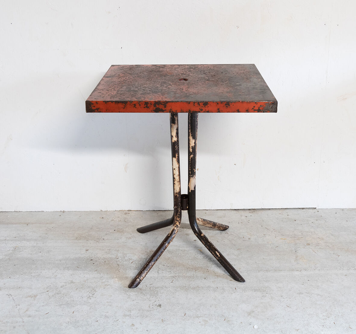 Metal bistro table Tolix circa 1950