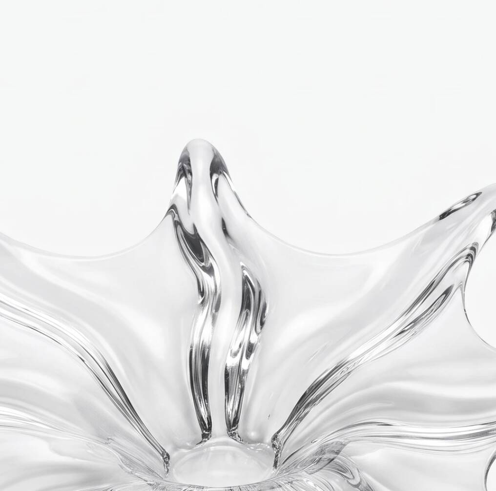 Large star-shaped crystal bowl from Vannes, circa 1960, 42 cm.