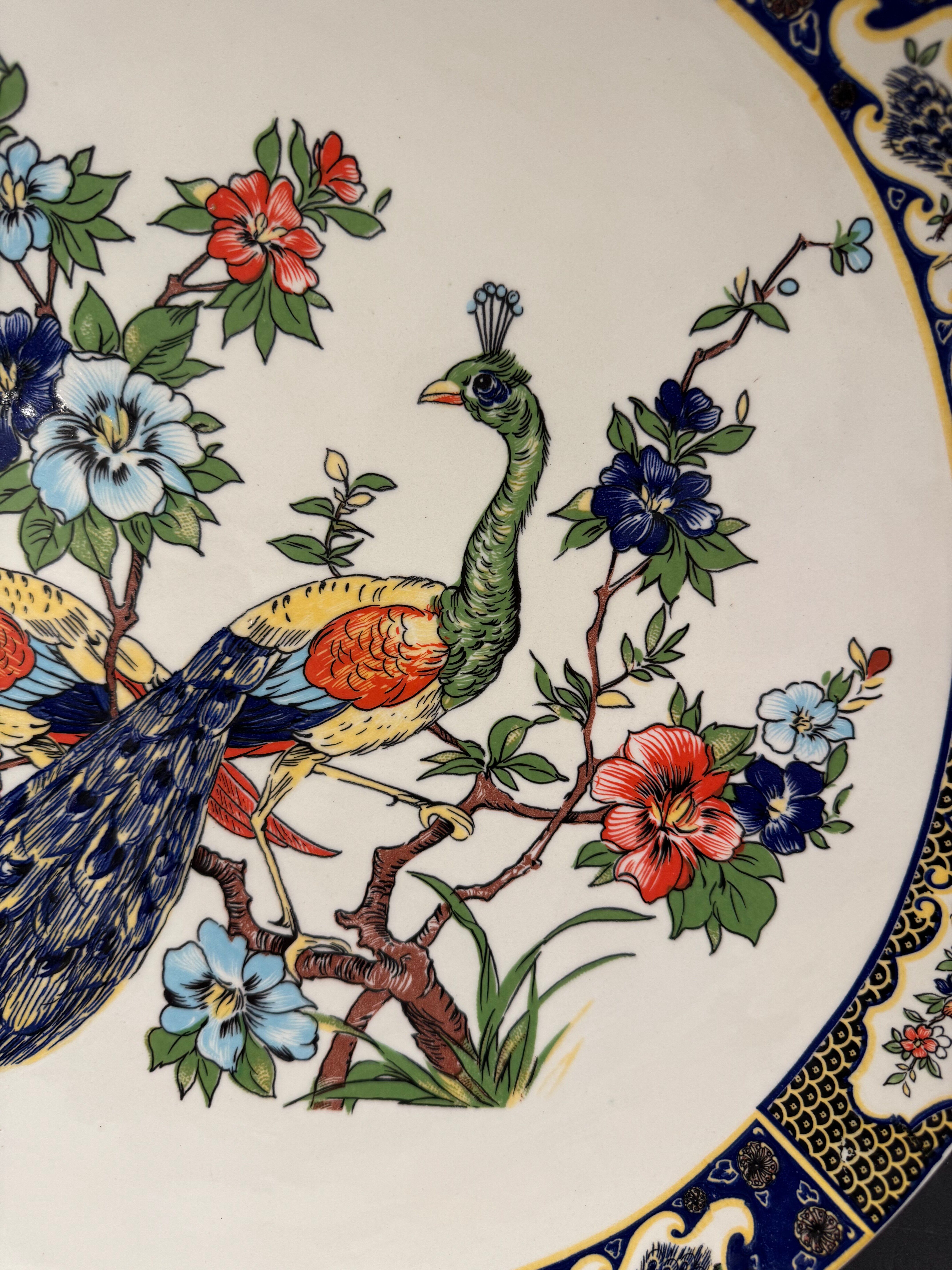 Grand plat à décor de Paons et fleurs XX siècle