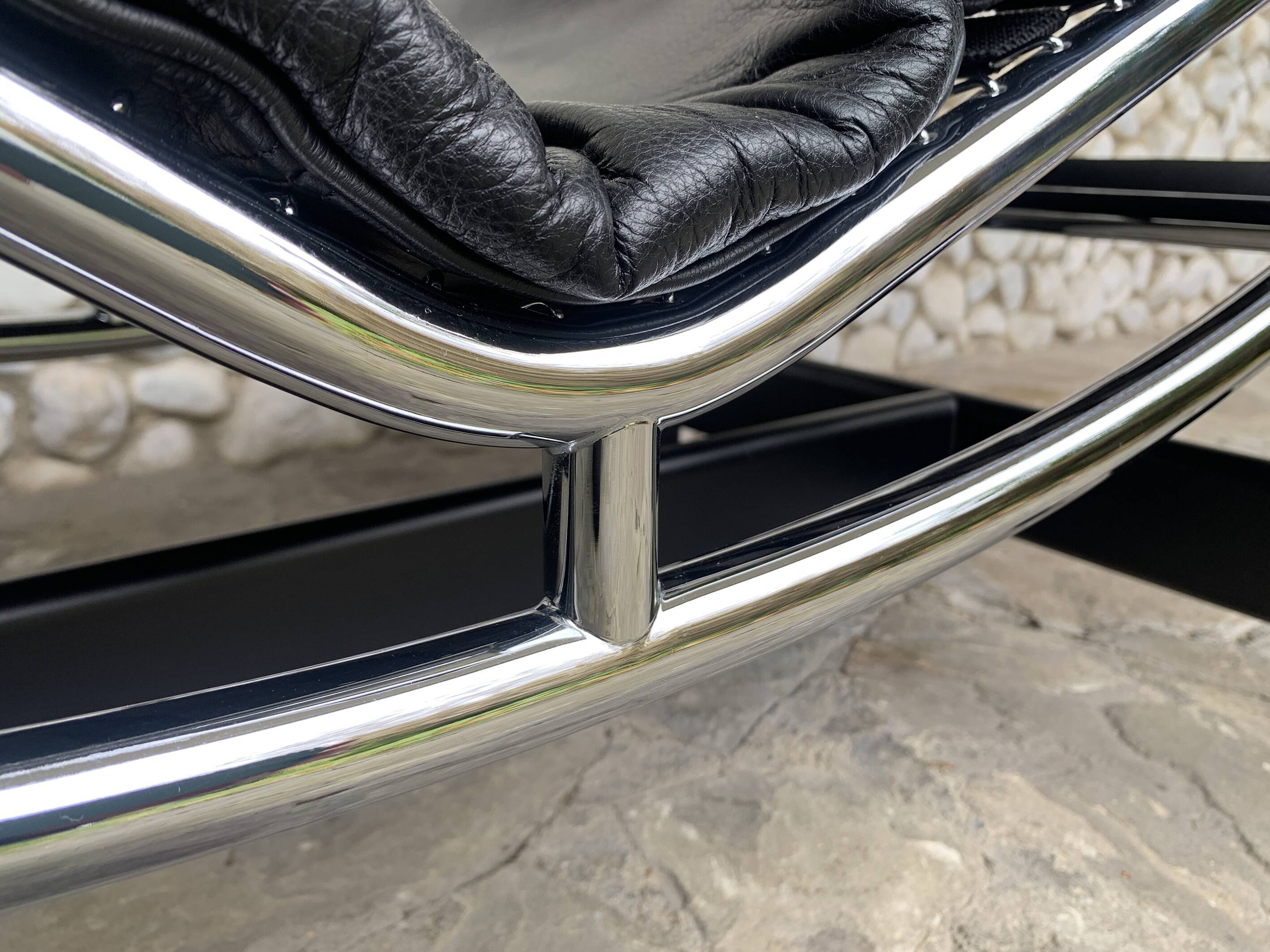 LC4 Cassina Chaise Lounge Vintage Black Leather, Perriand, Le Corbusier and Jeanneret