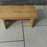 Petit tabouret en pin vintage