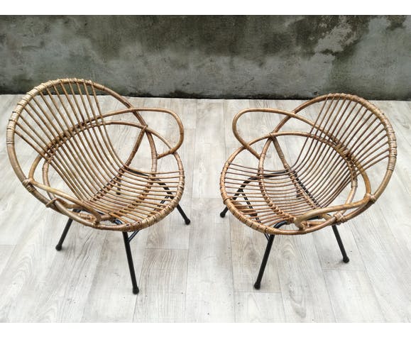 Pair of rattan shell chairs with metallic feet
