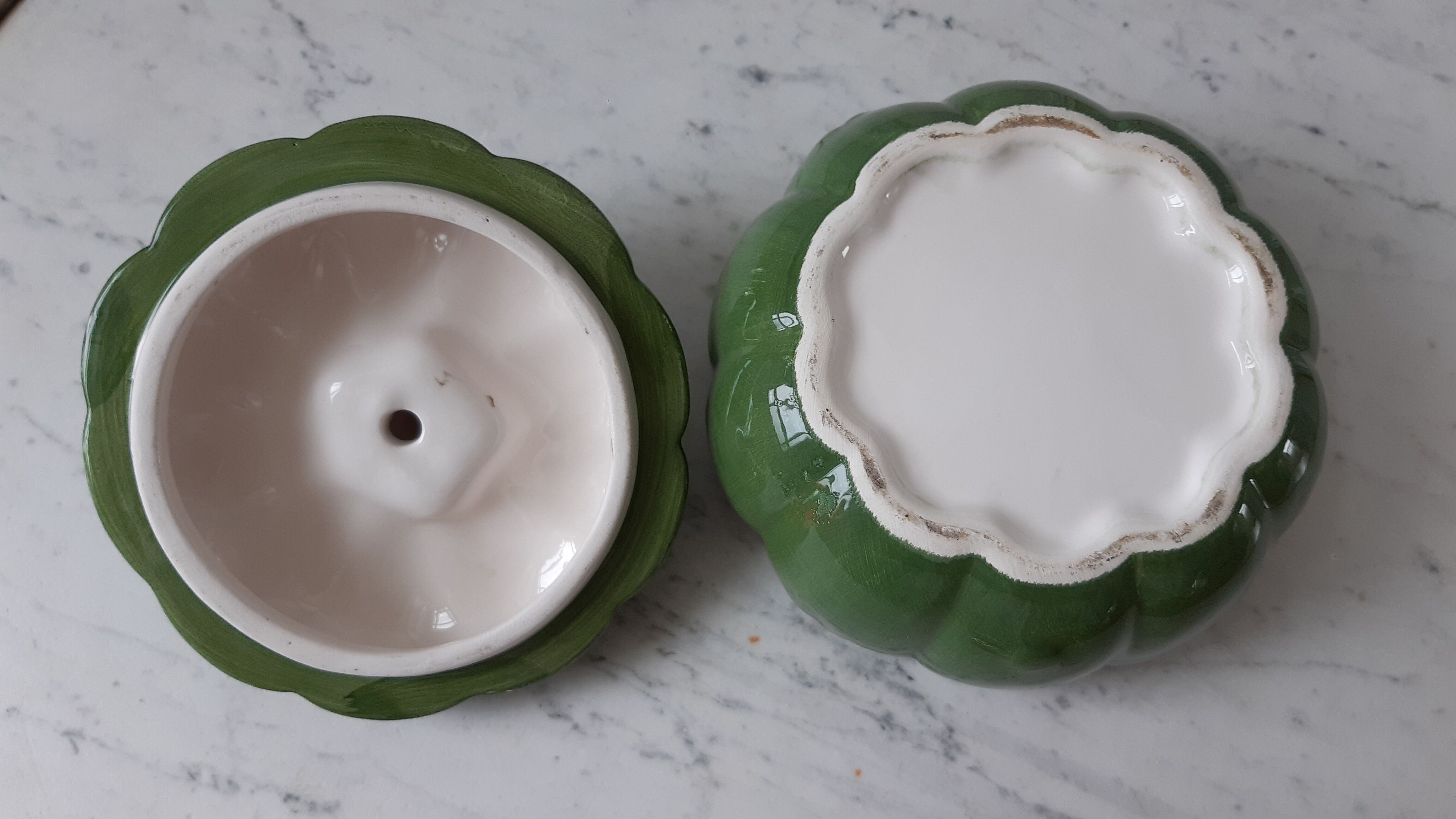 Empty pumpkin green ceramic pocket 60s-70s