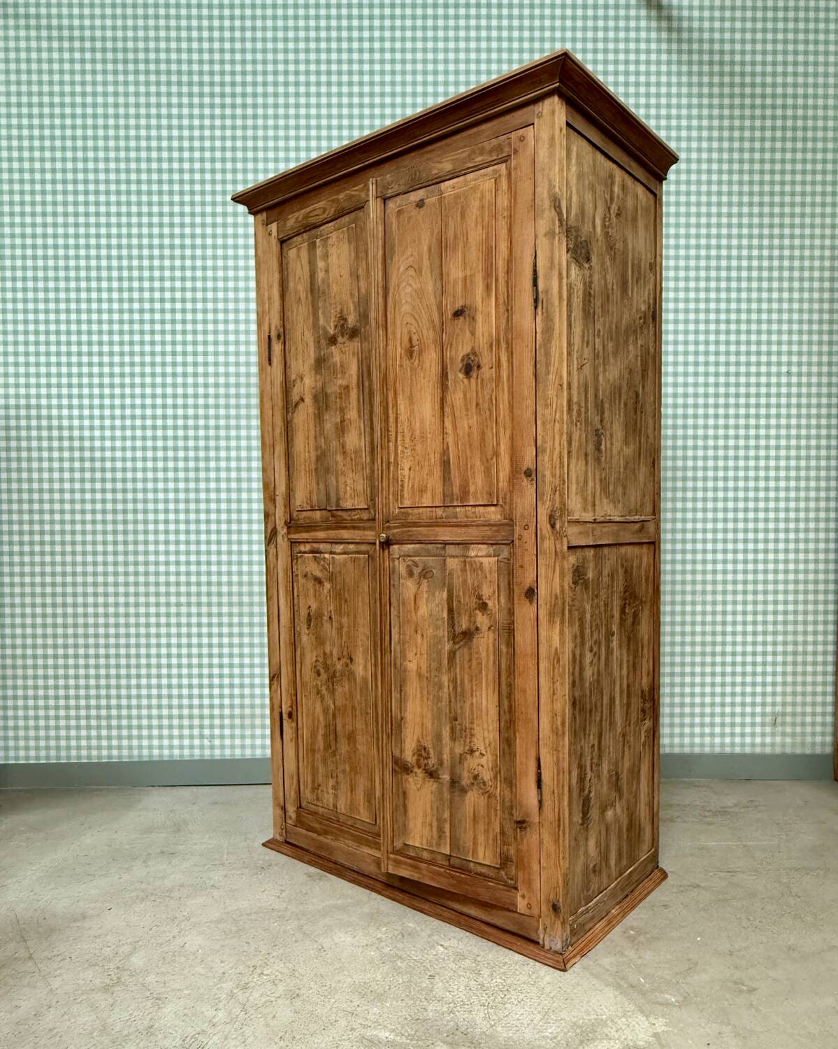 Large Parisian wardrobe with hanging space (renovated)