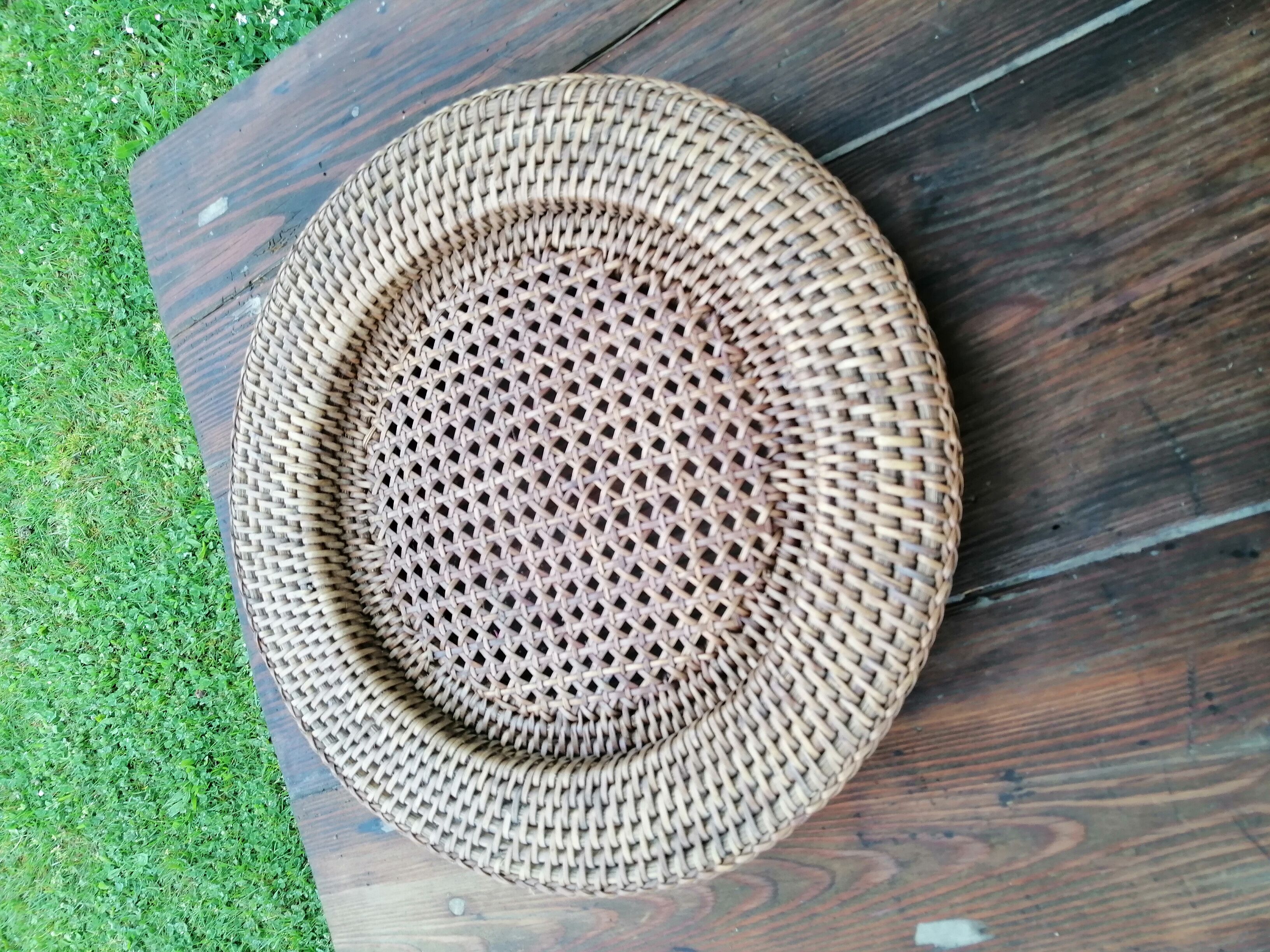 Round wicker fruit cup braid