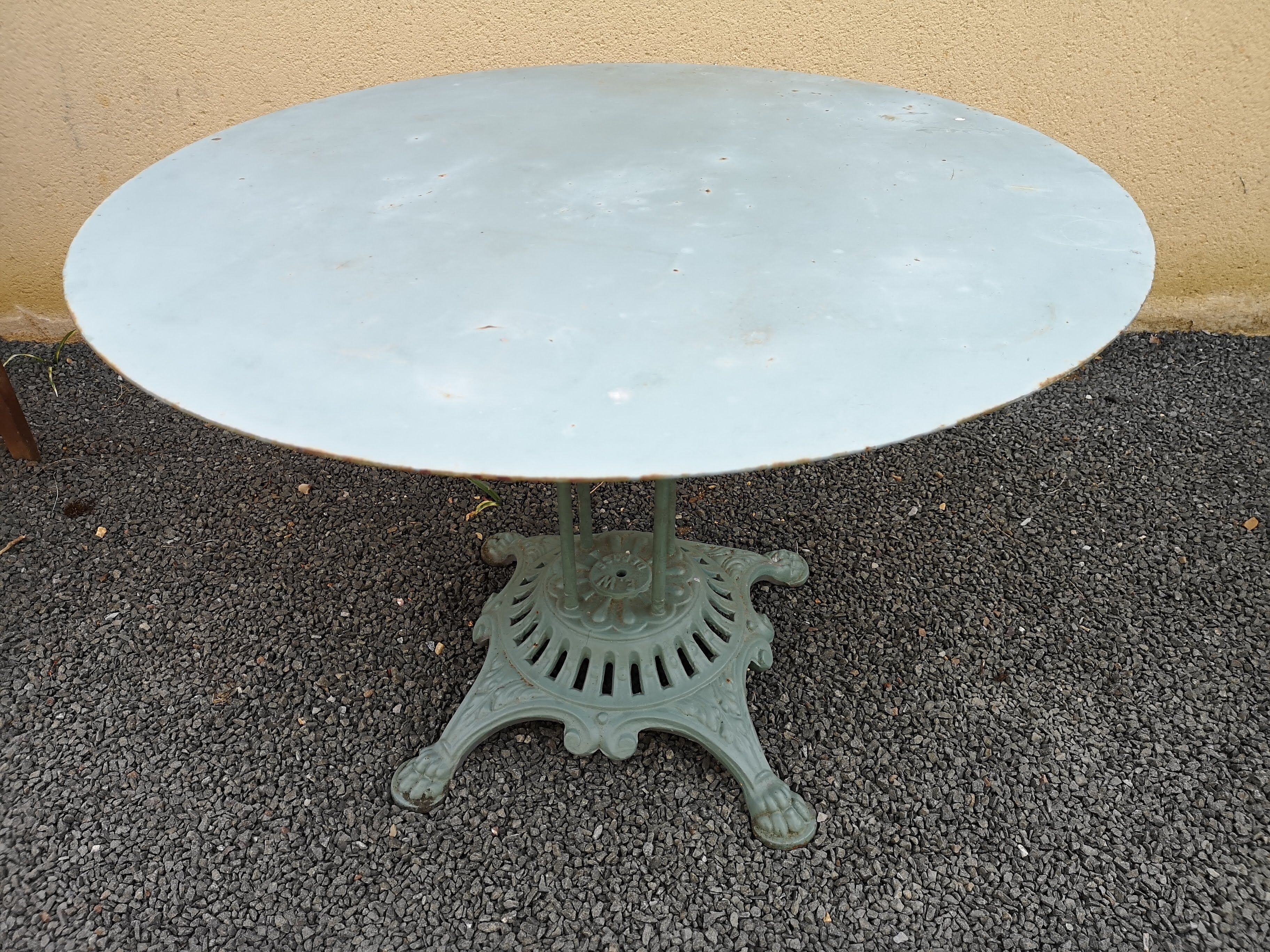 Metal garden table