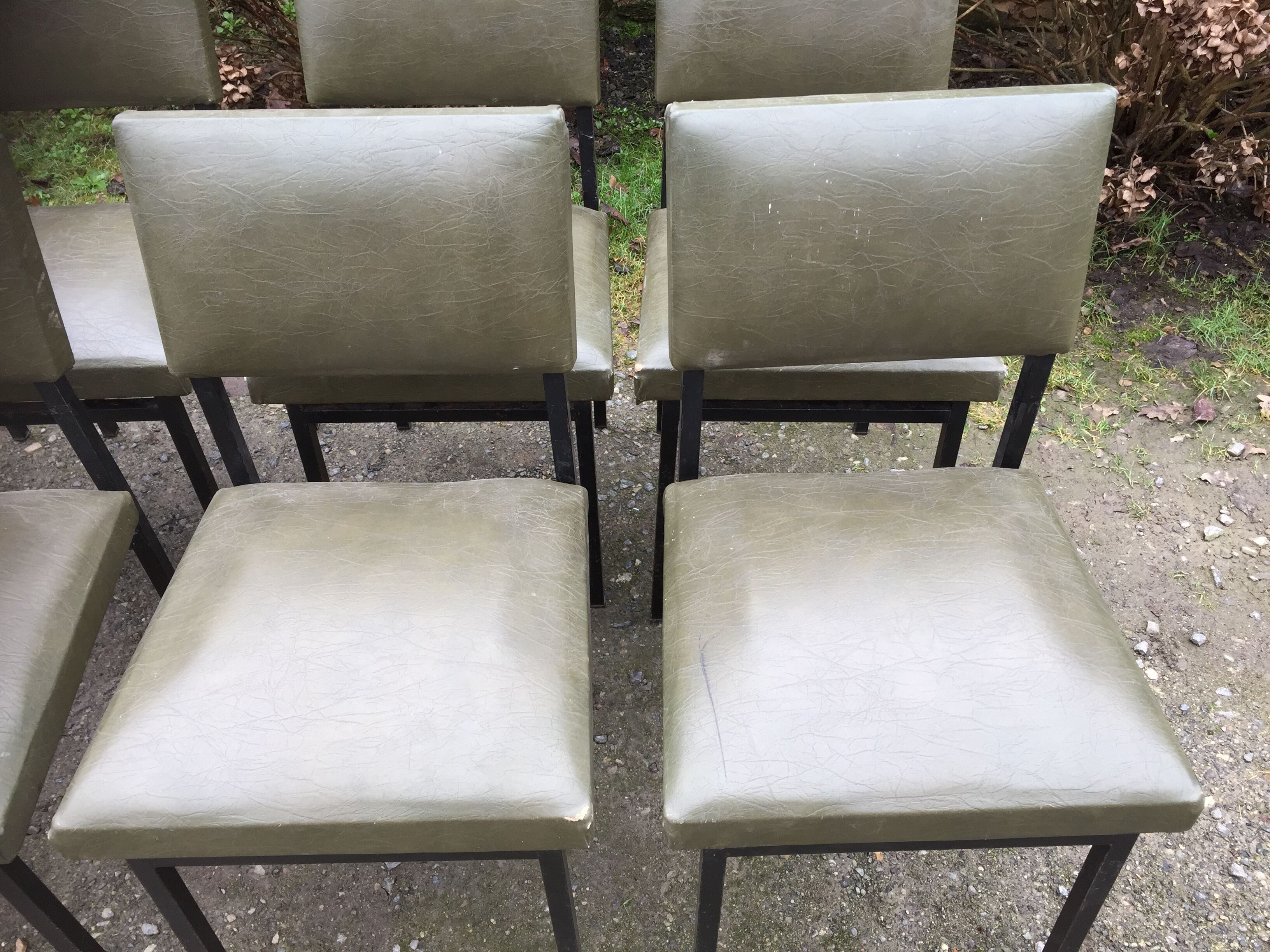 Vintage chairs guariche stone in Skaï green bottle and base in metal square tube.
