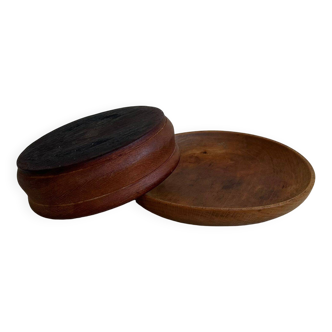 Duo of wooden bowls