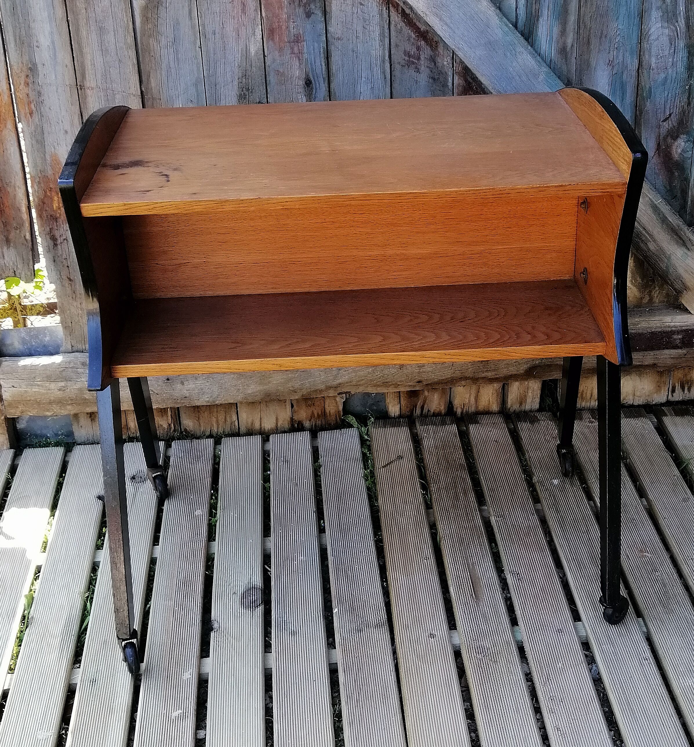 Console table on roulette
