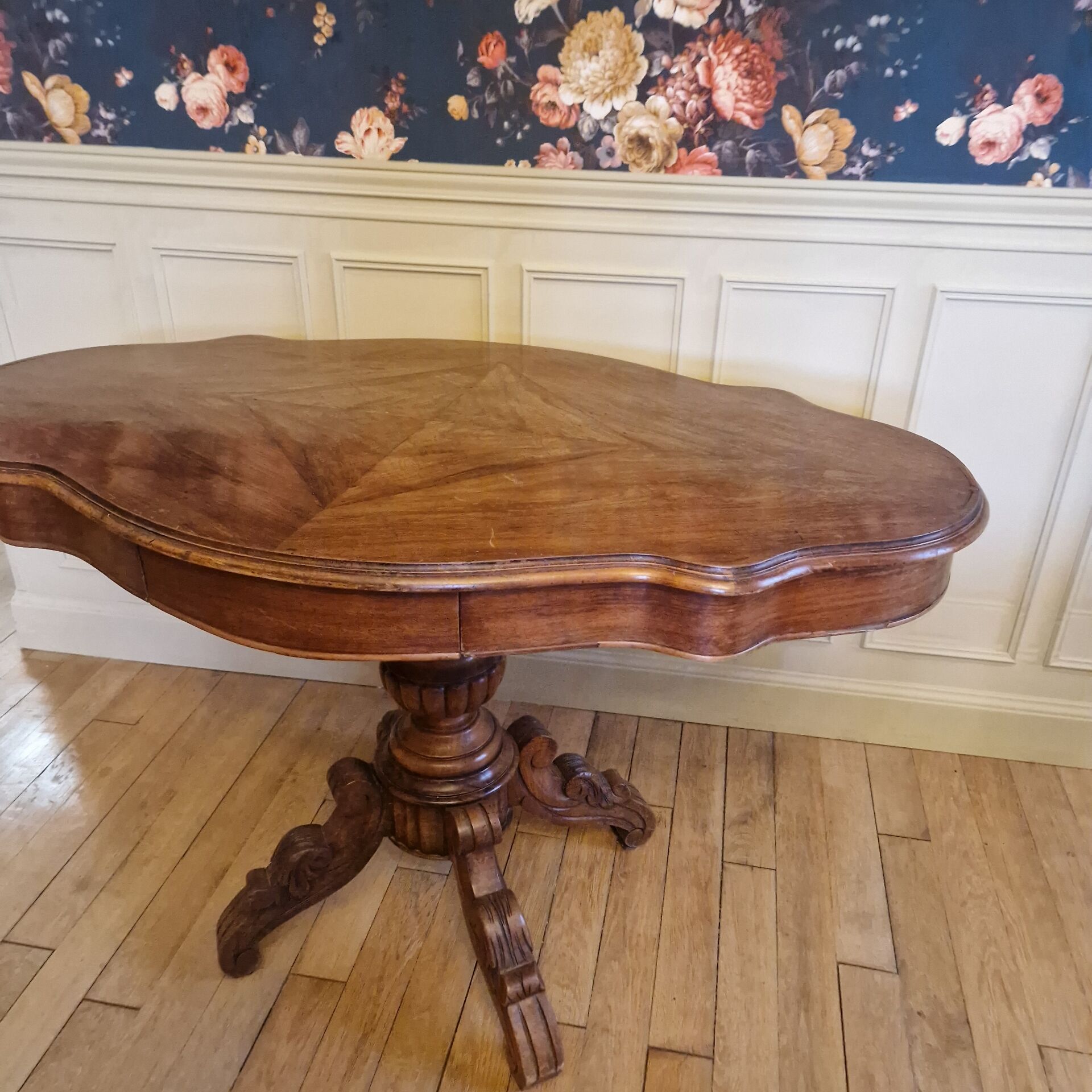 Violin table