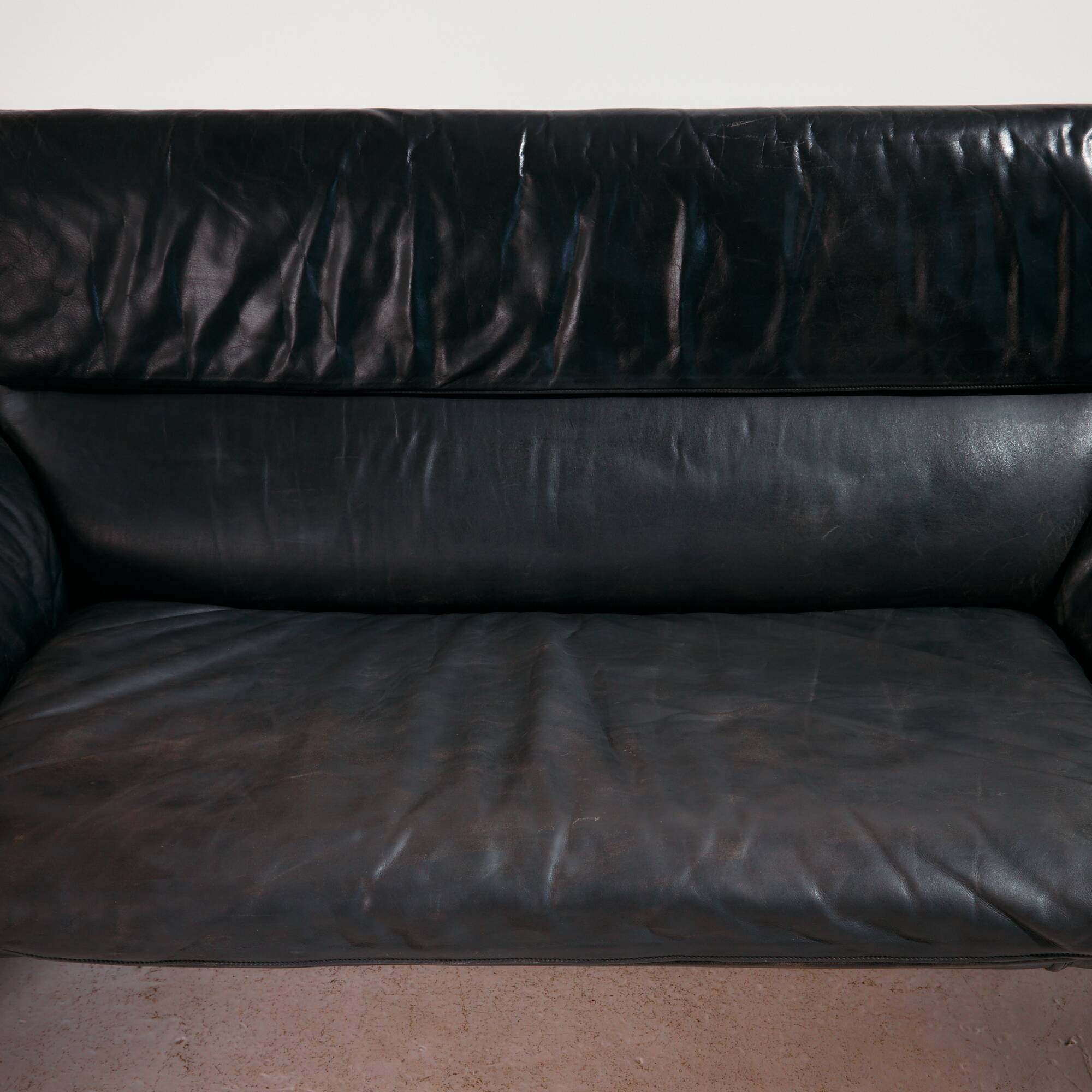 Ds 2011 two-seater leather sofa by De Sede