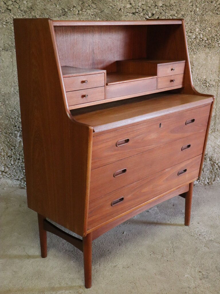 Scandinavian writing desk of Arne Wahl Iversen for Vinde Møbelfabrik 1960
