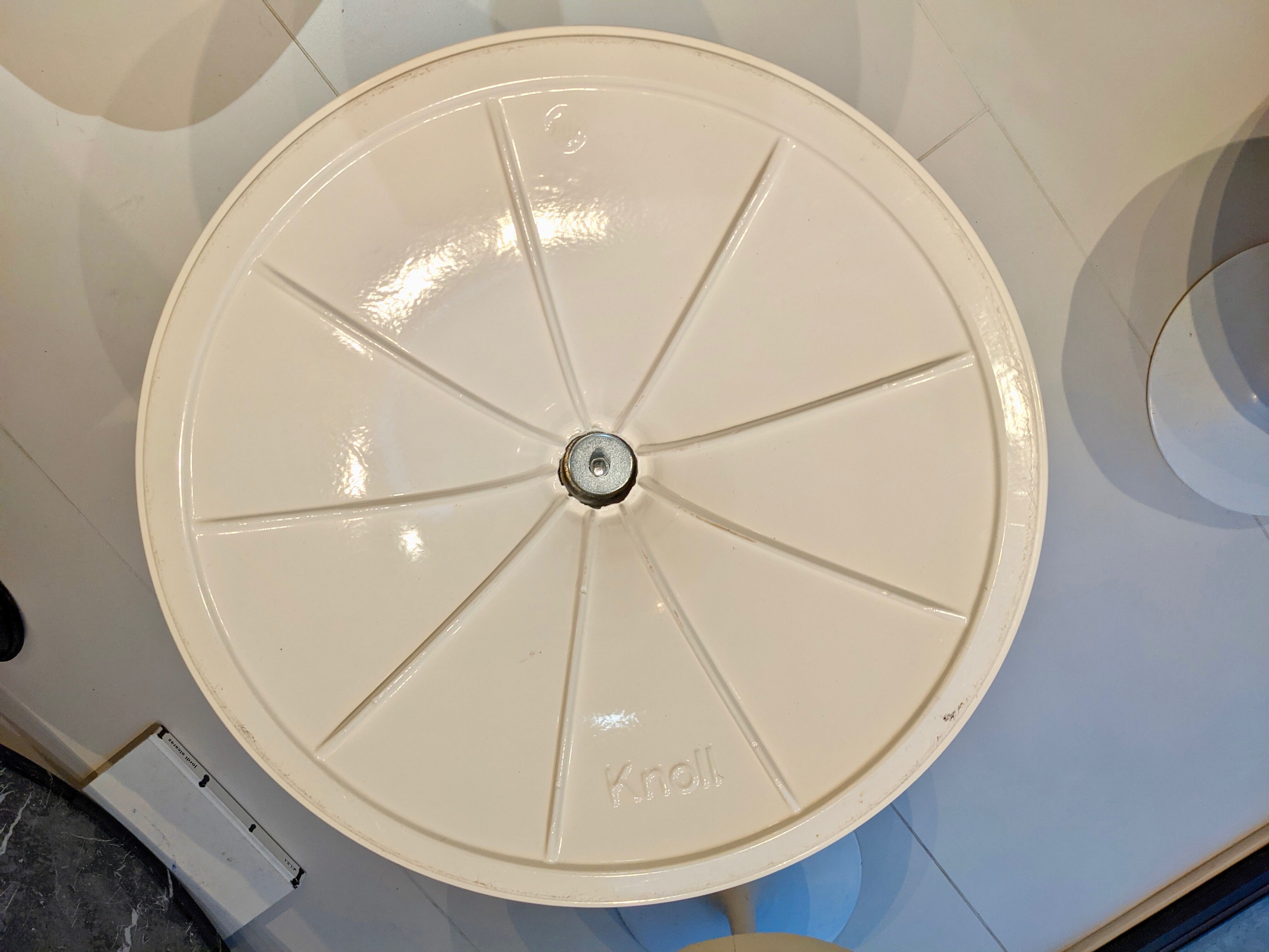 Tulip table white base and black marble marked by Saarinen edition knoll international