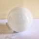 Globe suspension en opaline blanche vintage