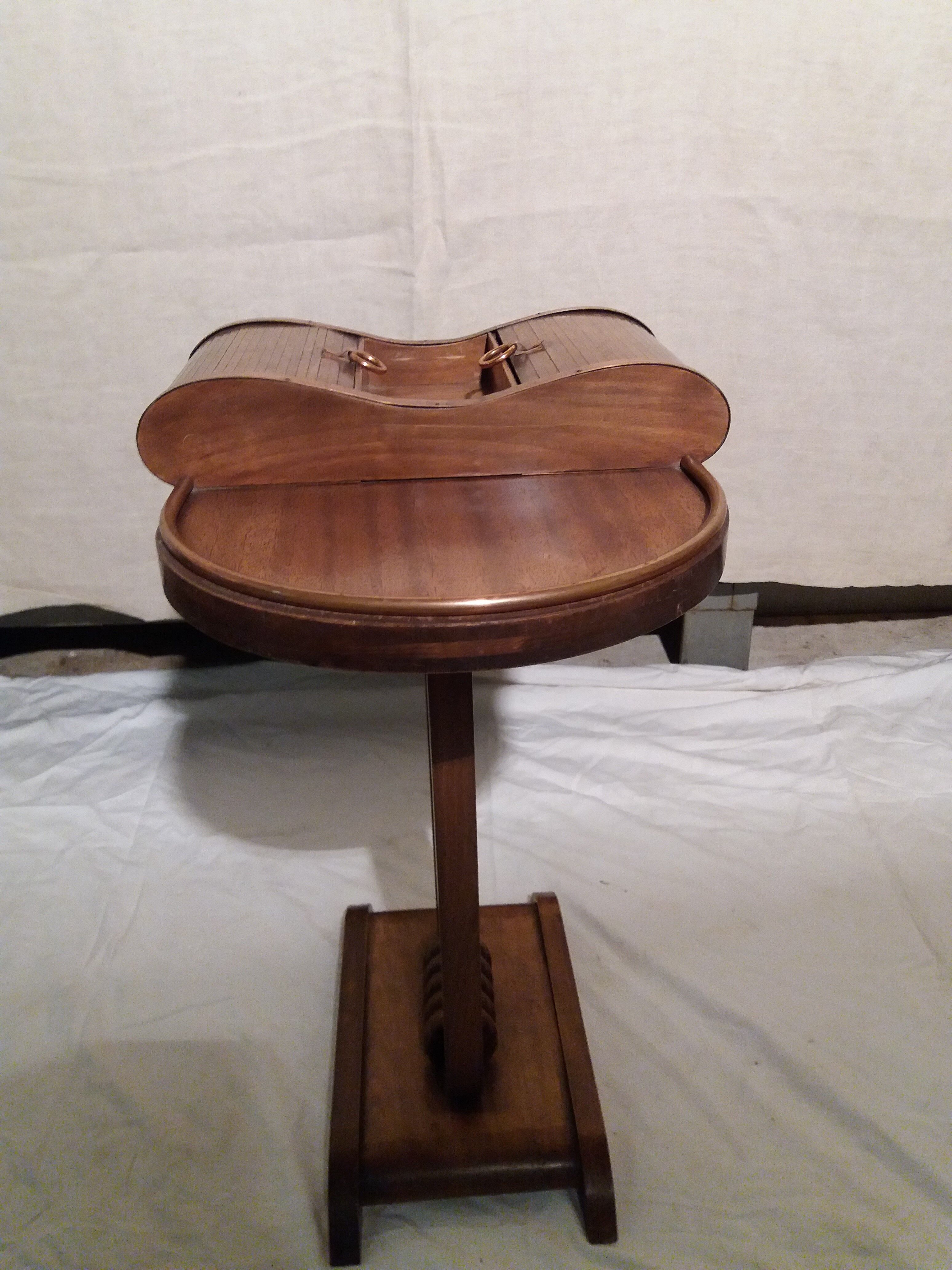 Table d'appoint des années 40