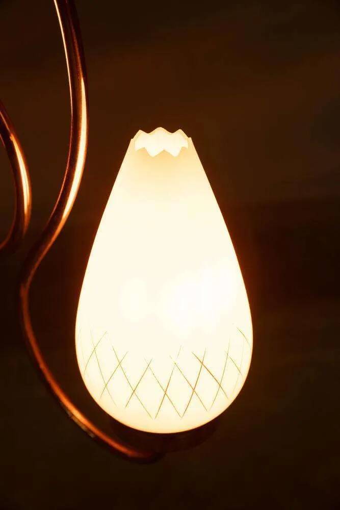 Suspension Midmod suédoise années 50, lampe vintage en opaline