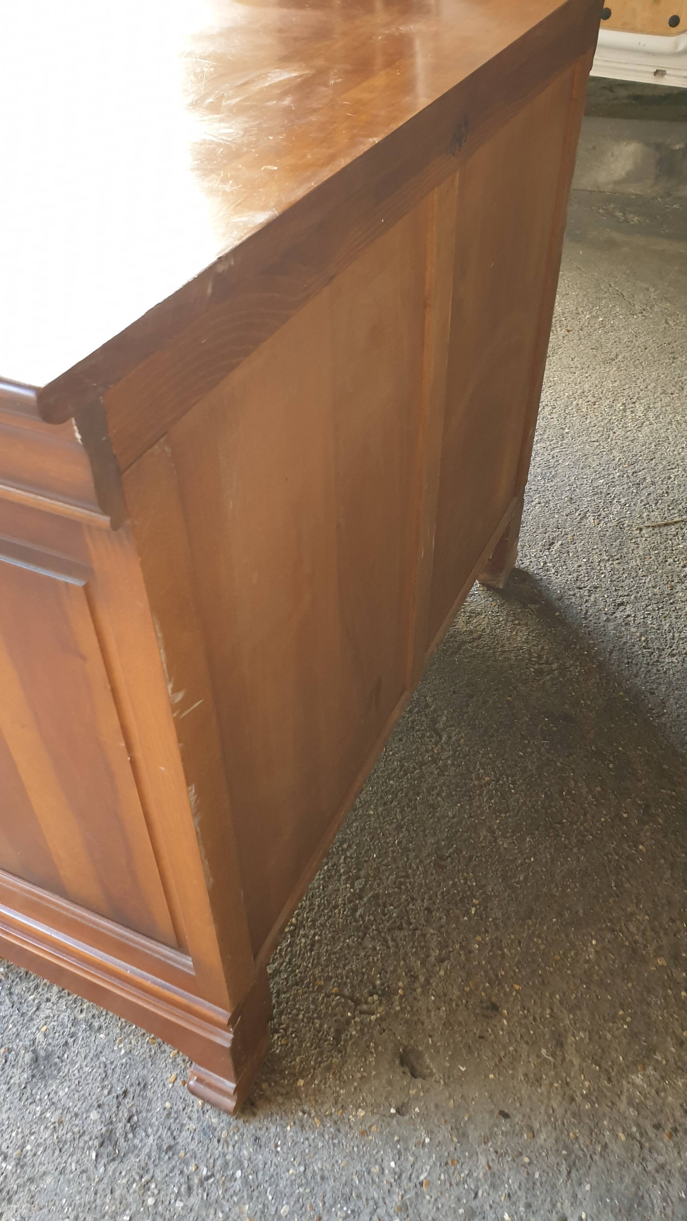 Commode louis Philippe à doucine 4 tiroirs merisier.