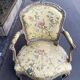 Paire de fauteuils en bois laqué de style Louis XV