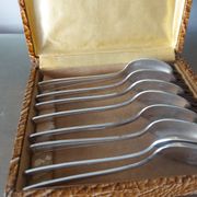 Coffret de 8 cuillères art déco en métal argenté
