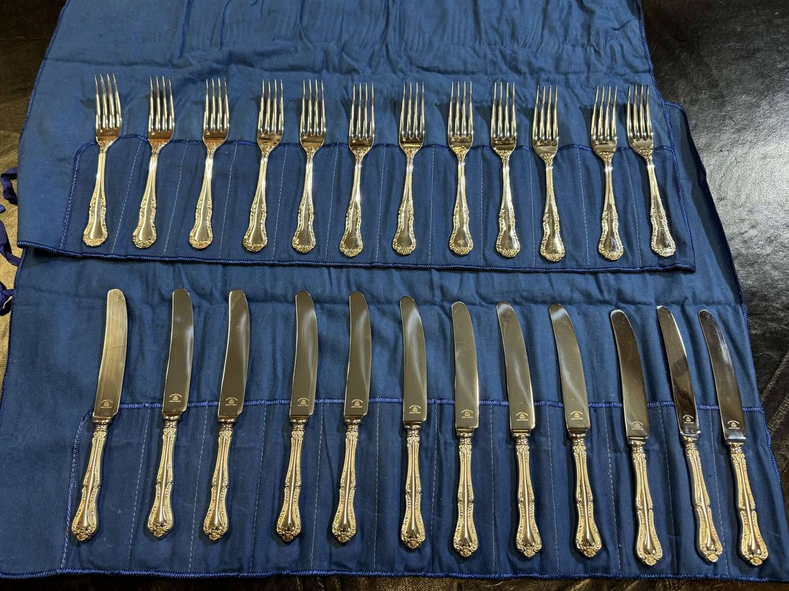 Service de 12 couteaux et 12 fourchettes à dessert Mappin and Webb