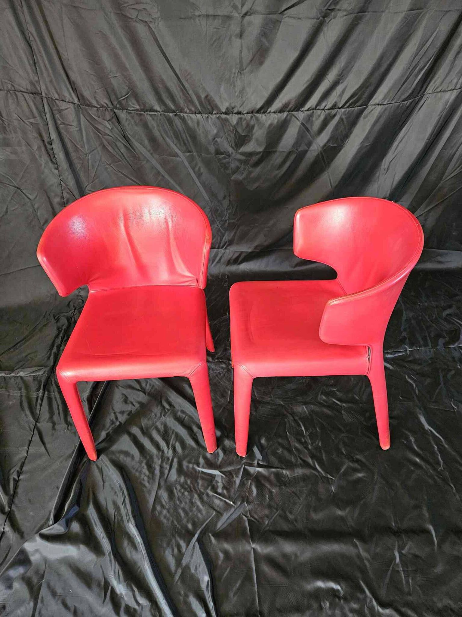 Suite de 6 chaises Cassina en cuir rouge