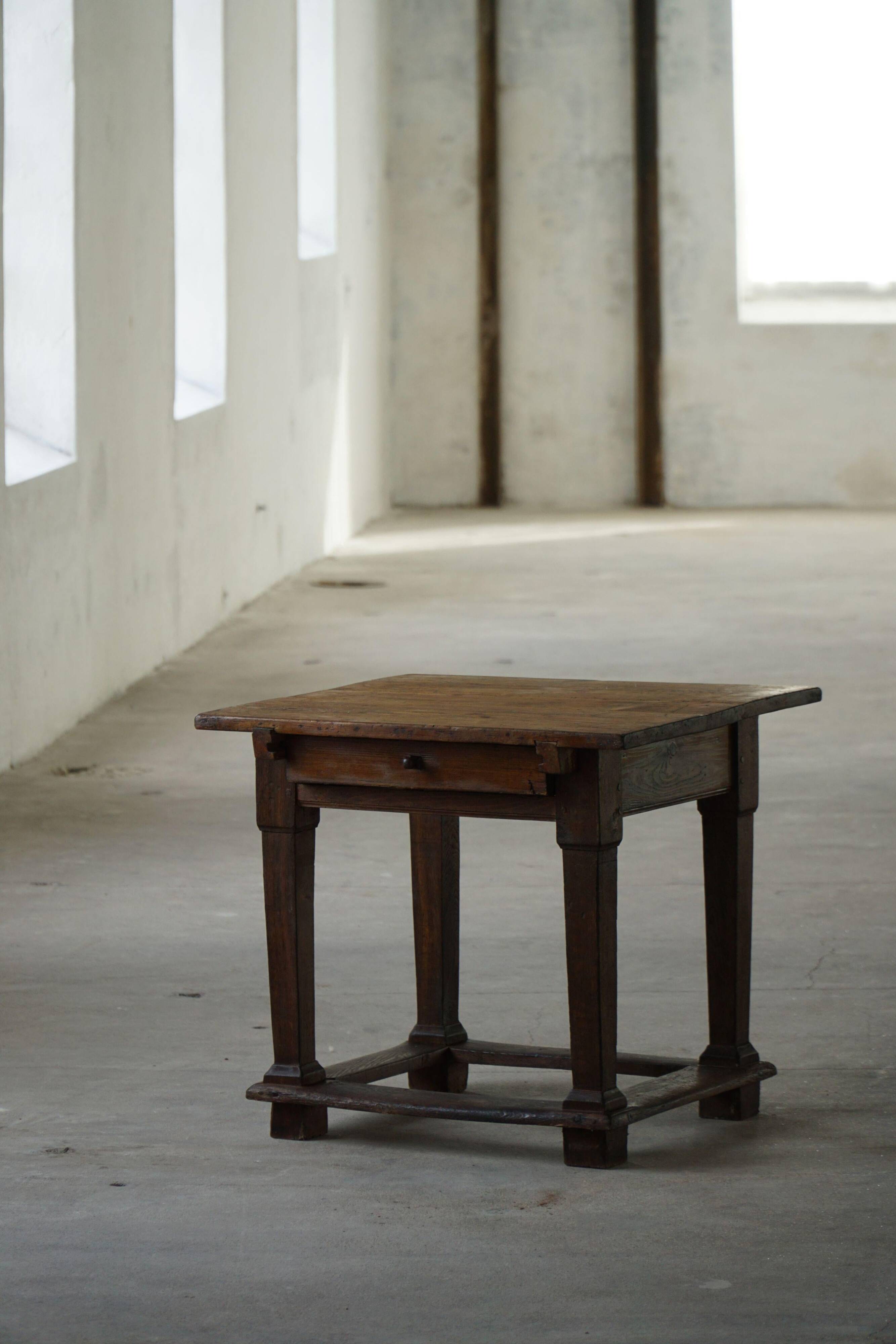 Primitive side table from the early 19th century in pine, Danish baroque cabinetmaker.