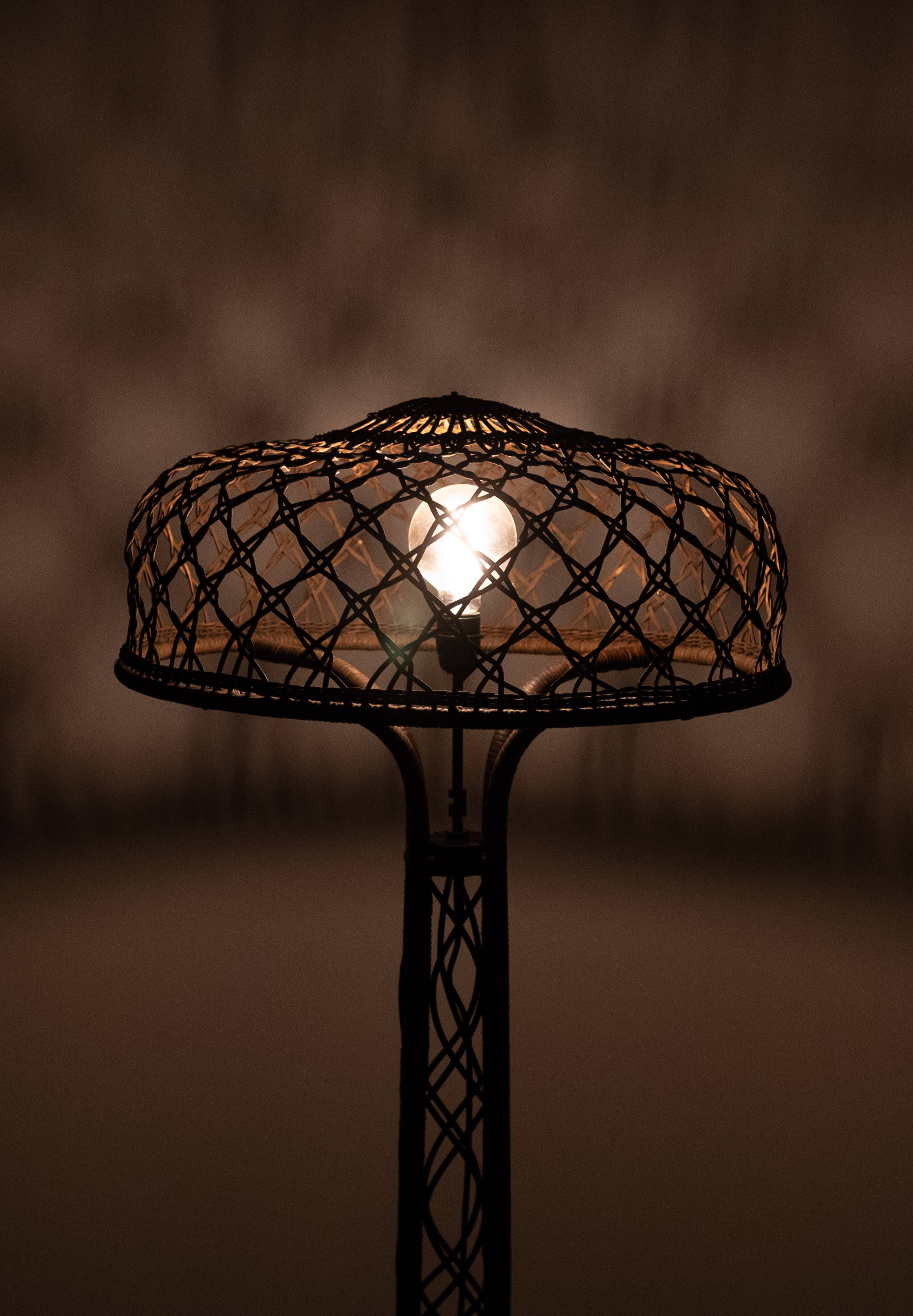 Stunning Wicker floor lamp 1920s Manufacture by L.p.h. de Ridder Amsterdam