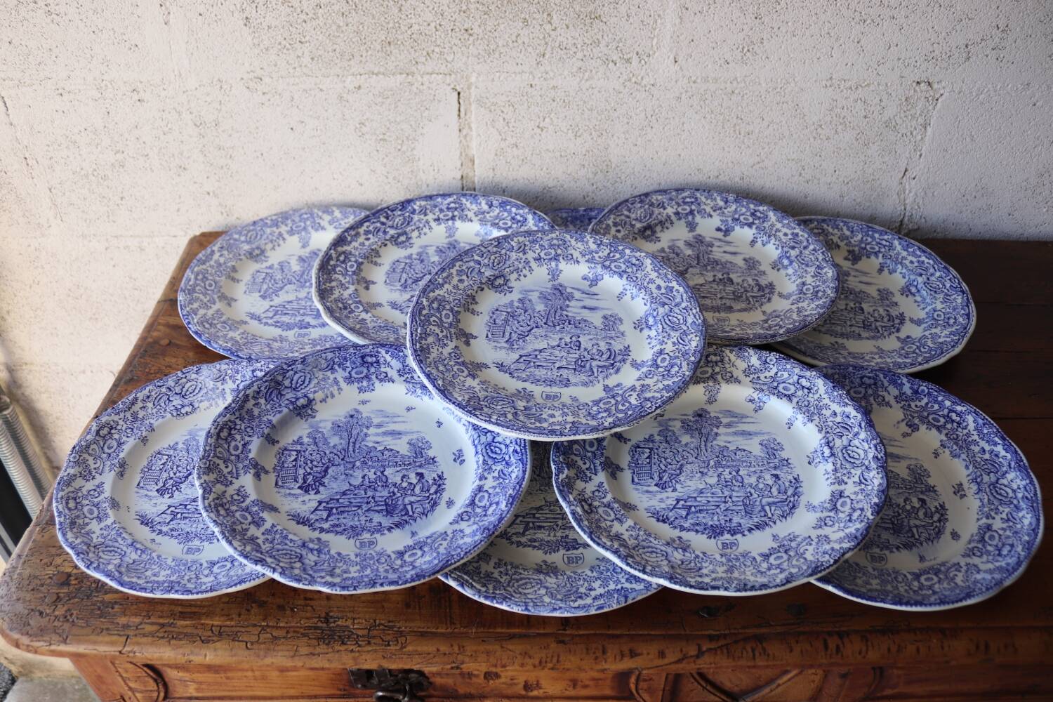 Set of 10 English plates with romantic blue decoration