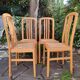 Chaises en bois et cannage