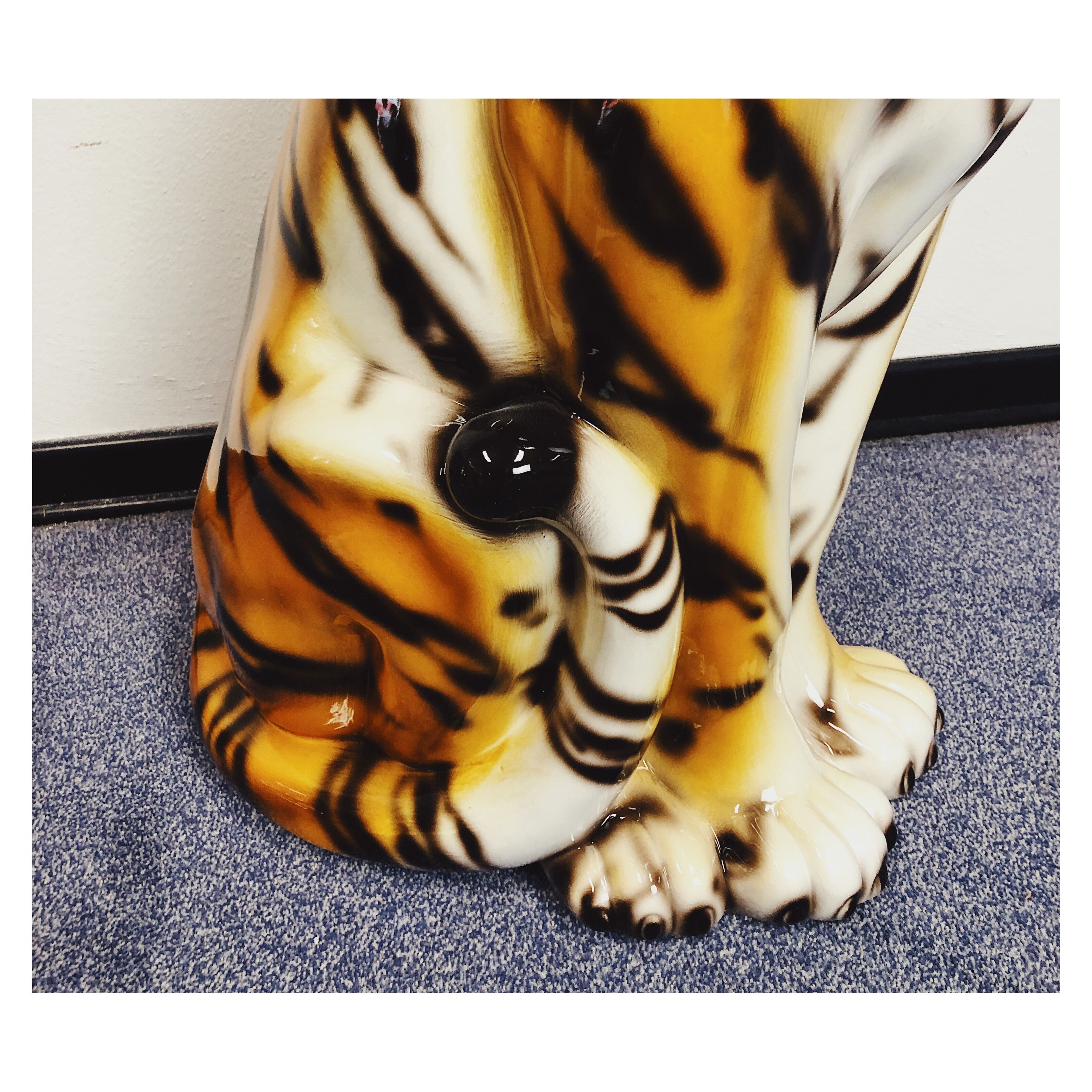 Tiger statue ceramic