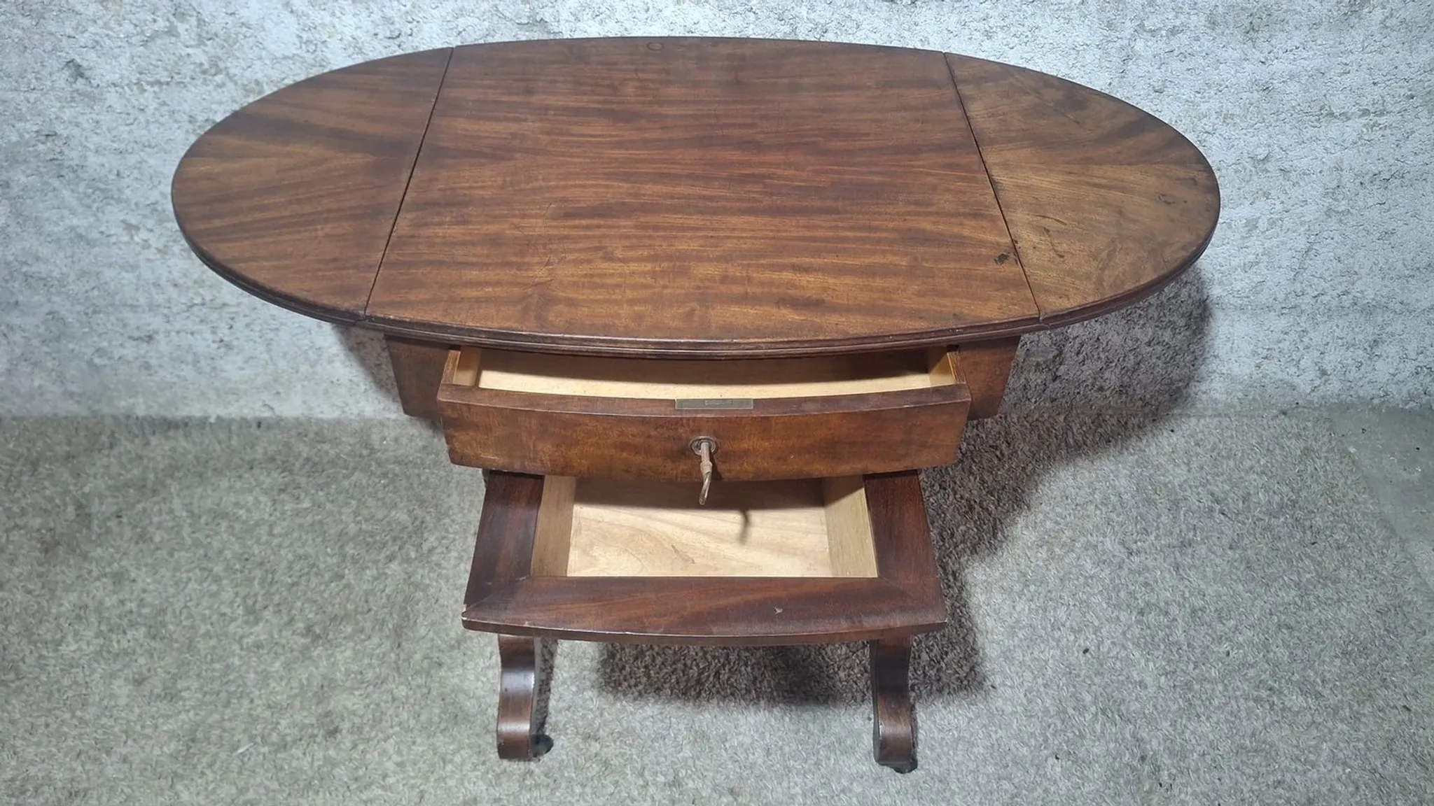 Table de couture victorienne anglaise à abattants, XIXe siècle