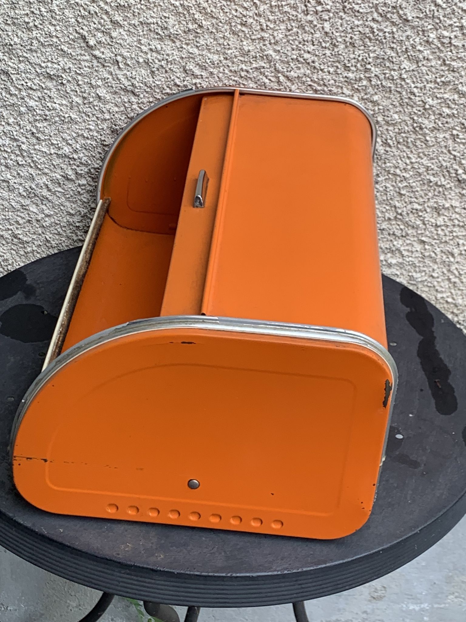Bread box orange metal and its vintage knife 1970