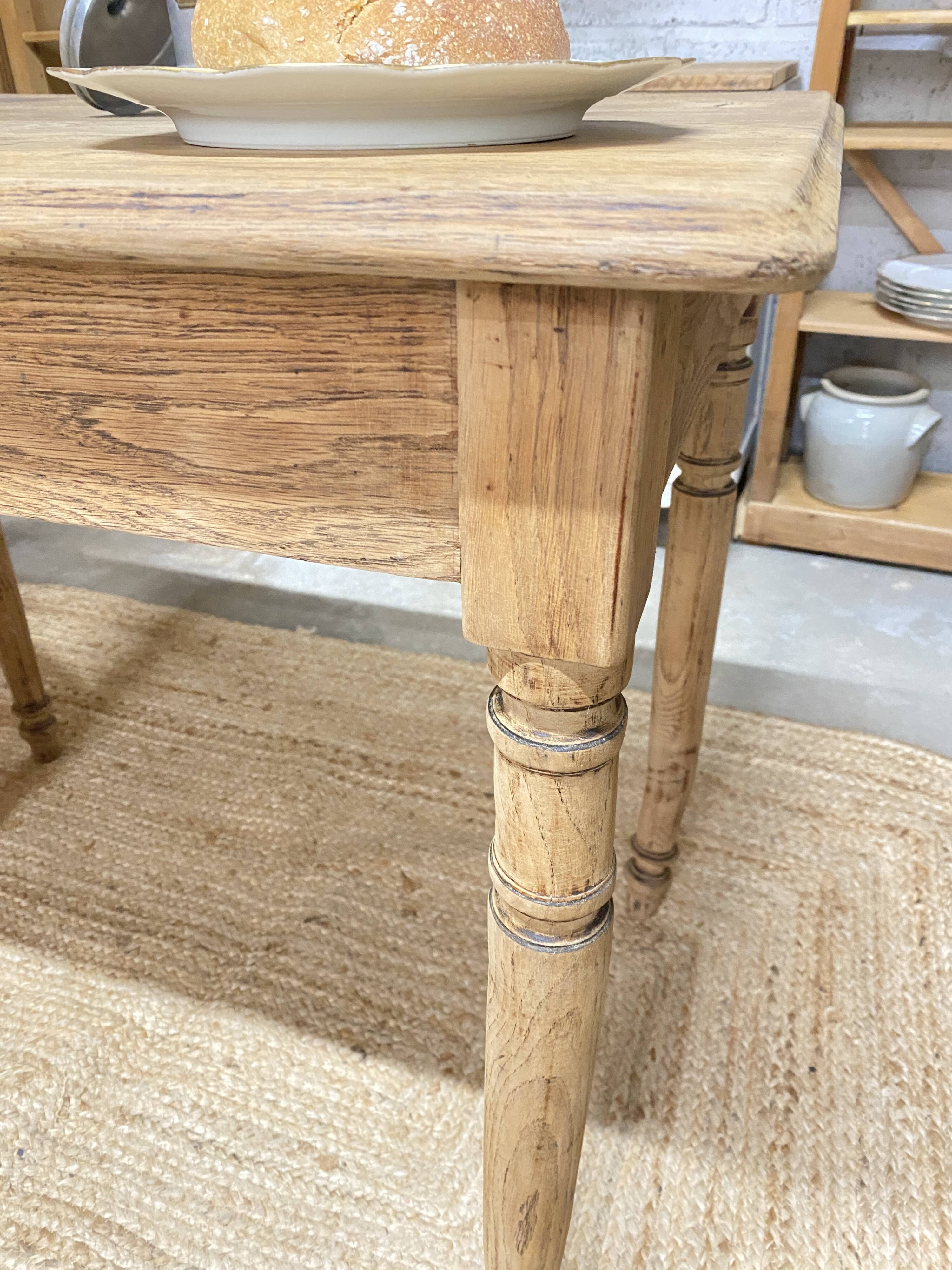 Petite table de ferme en chêne