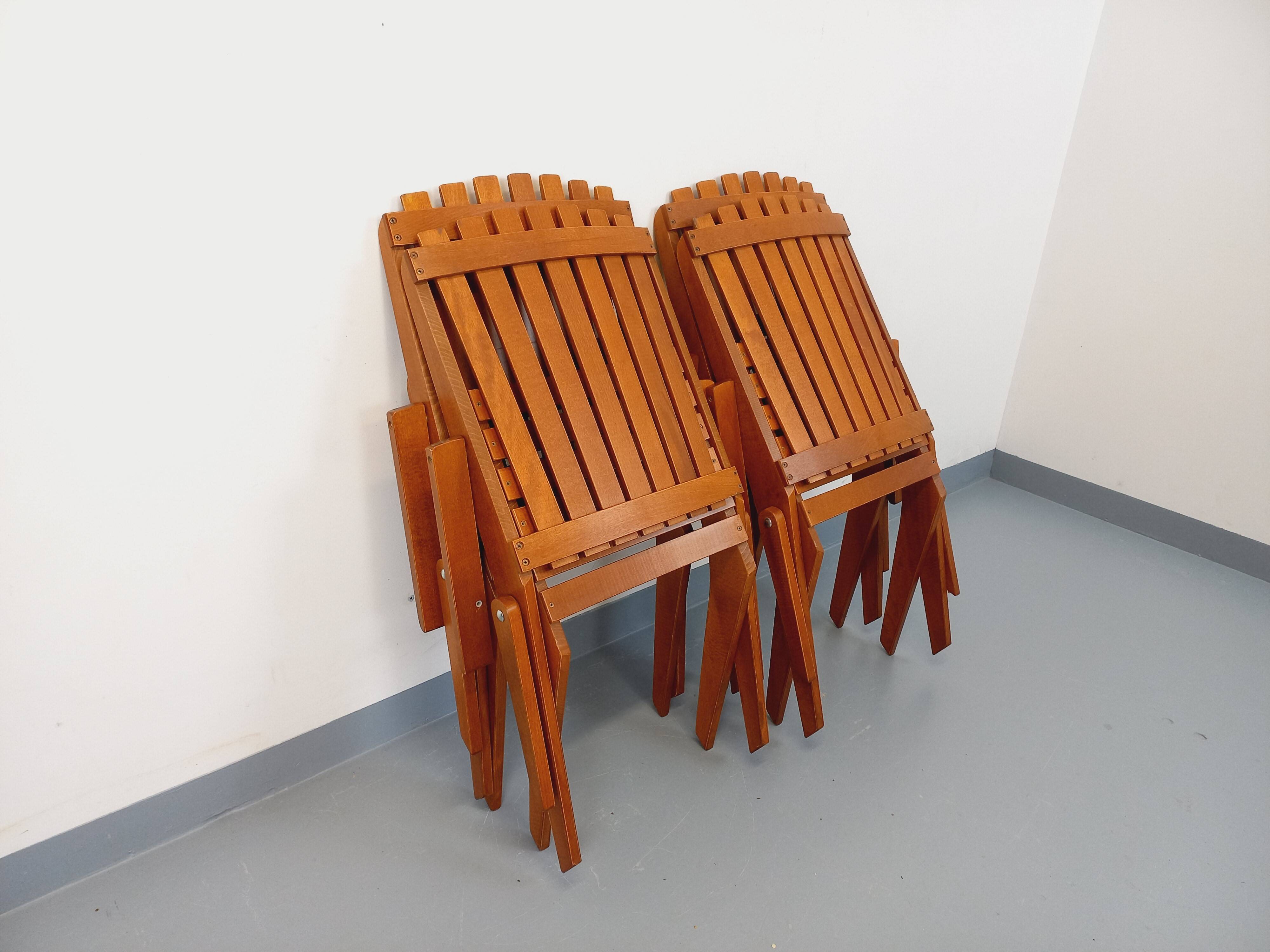 Set of 4 vintage garden chairs made of beech wood from the 1960s.