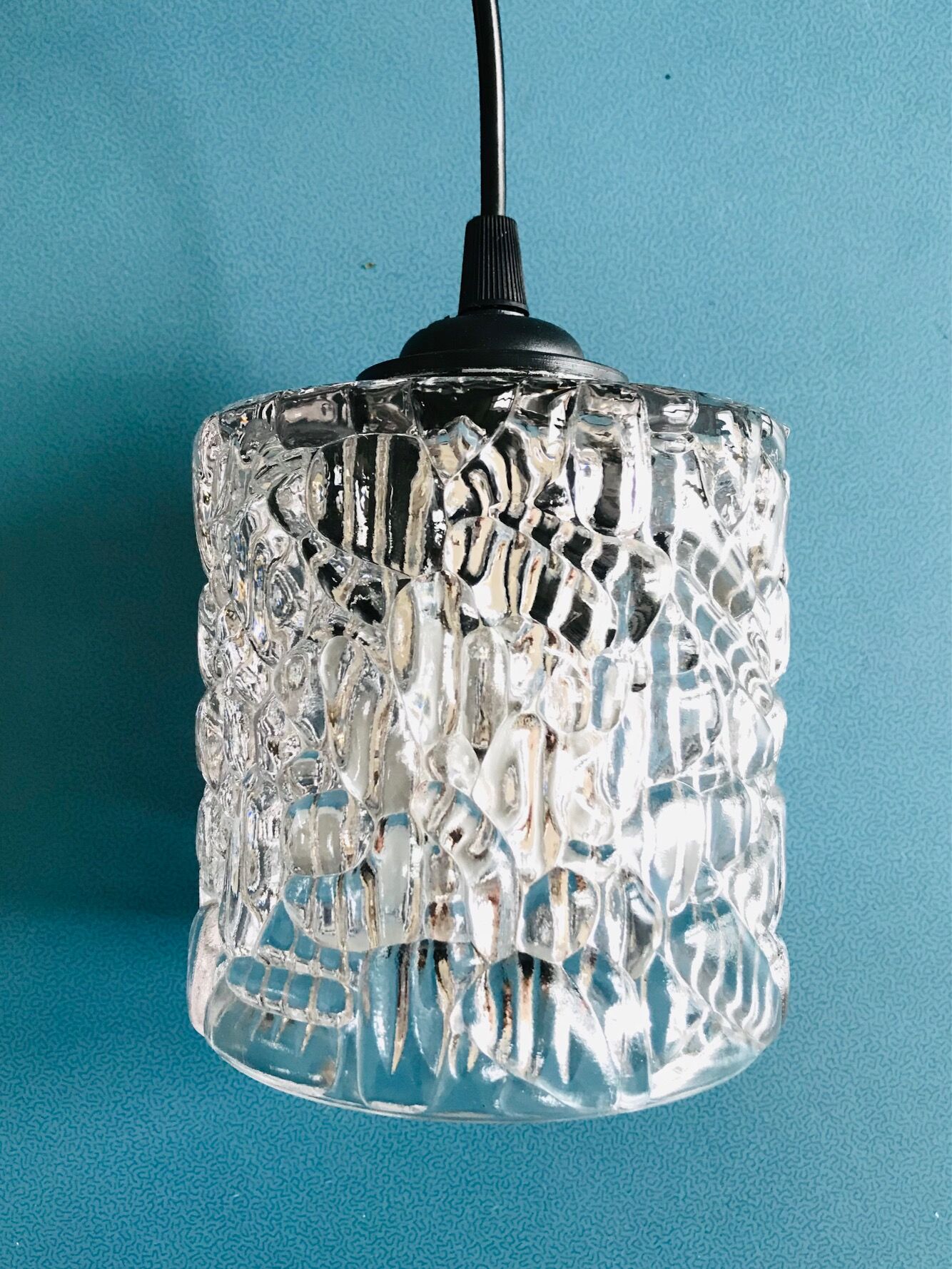 Moulded glass suspension