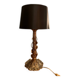 Brass foot table lamp with Tiffany style decor