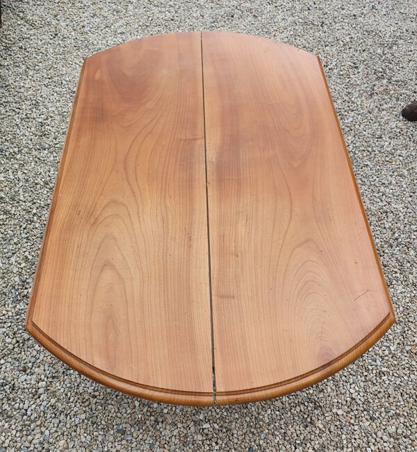 Table ovale 6 pieds avec allonges patine caramel